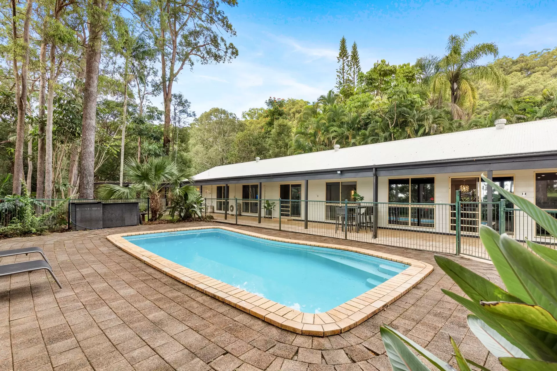 29-35 Seymour Close, Rosemount Sold by Queensland Sotheby's International Realty - image 1