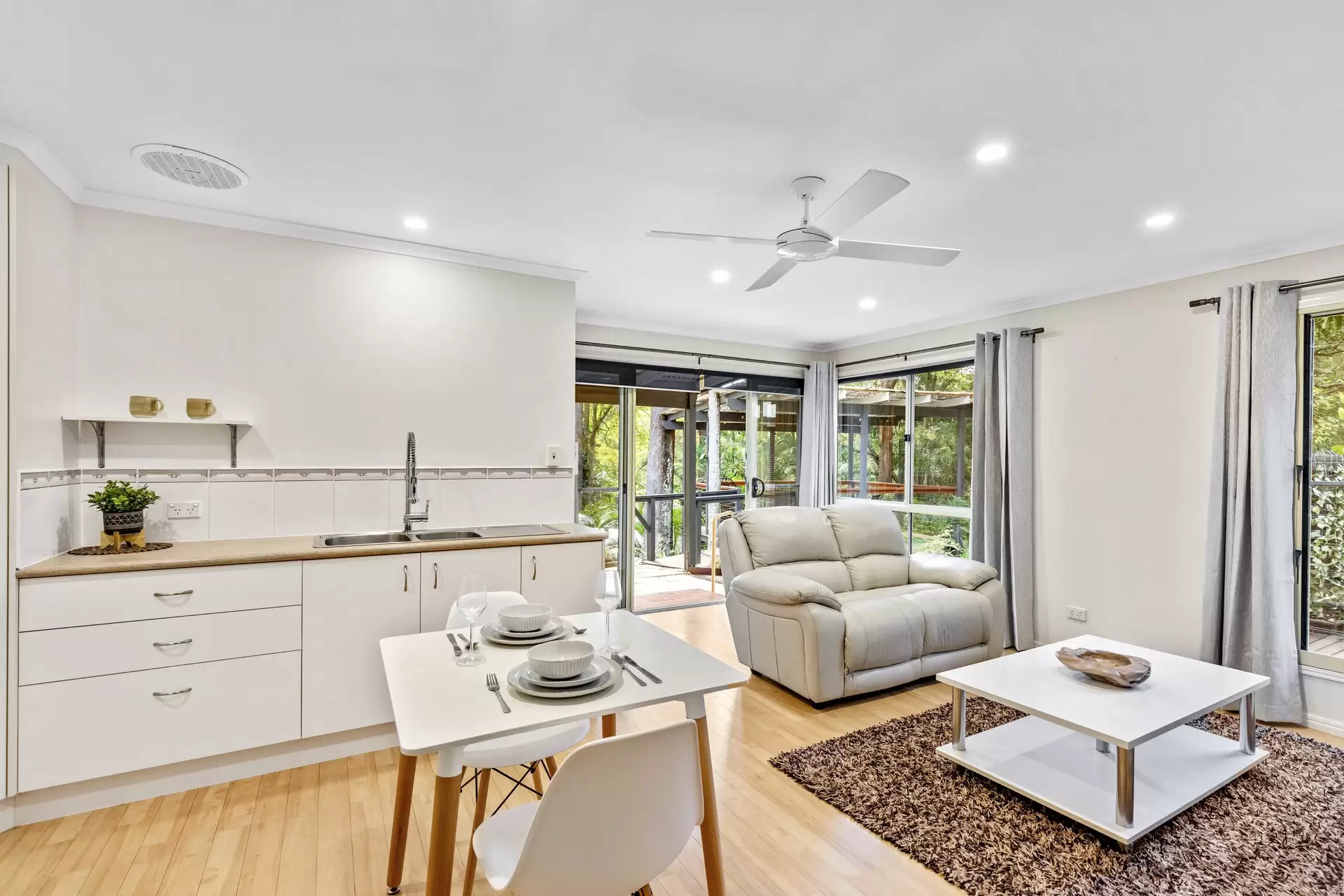 29-35 Seymour Close, Rosemount Sold by Queensland Sotheby's International Realty - image 1