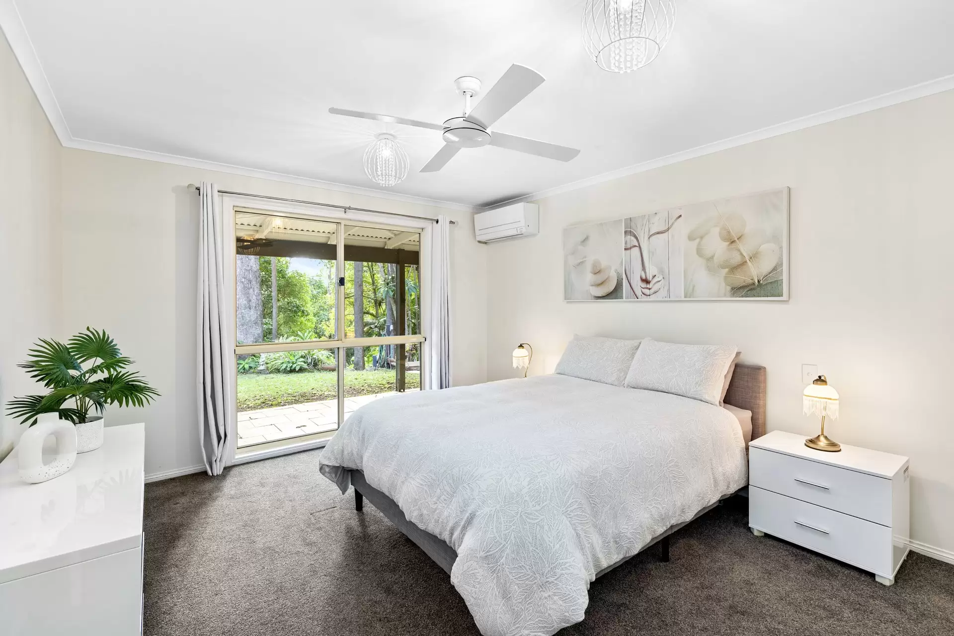 29-35 Seymour Close, Rosemount Sold by Queensland Sotheby's International Realty - image 1