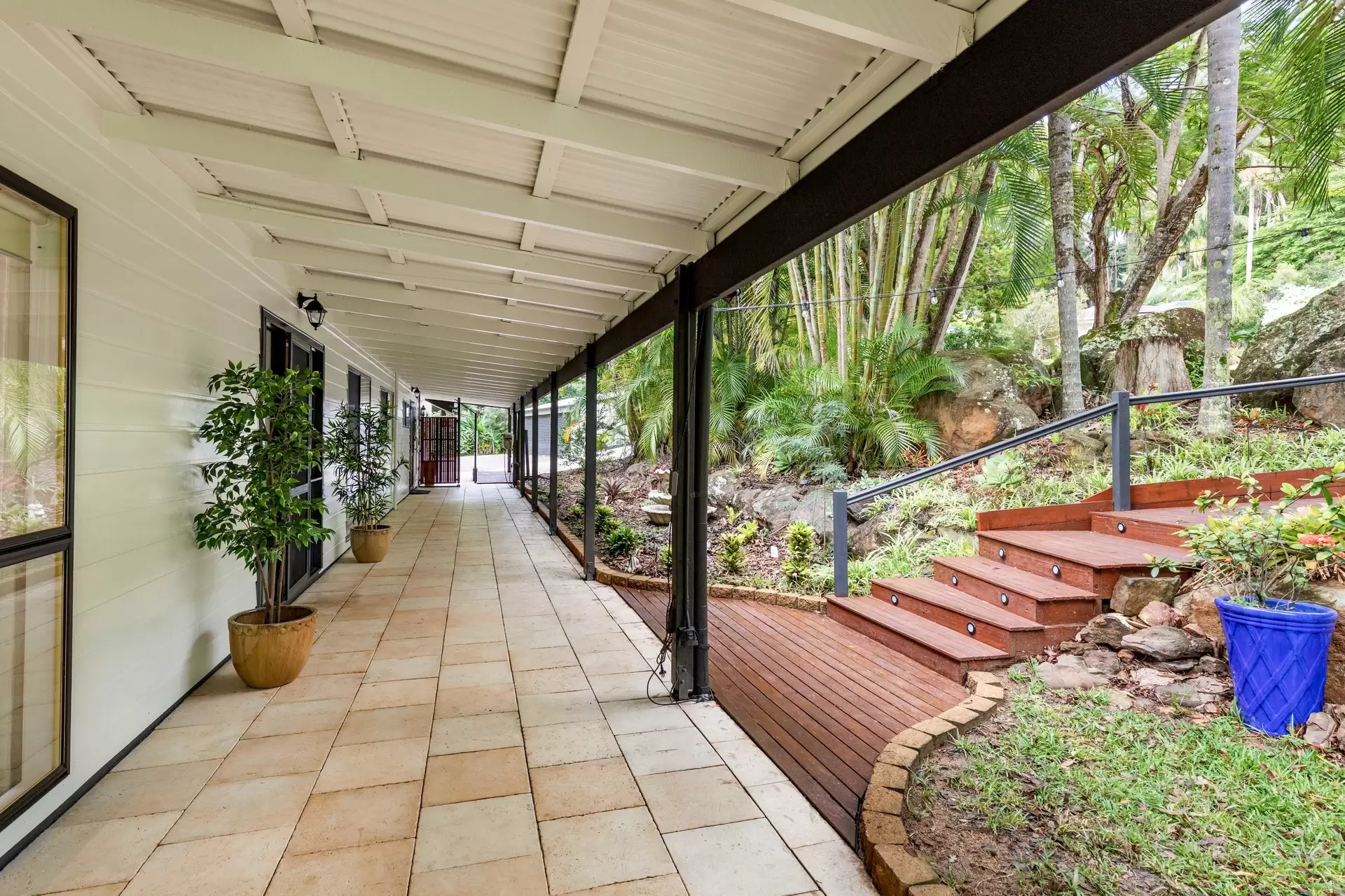 29-35 Seymour Close, Rosemount Sold by Queensland Sotheby's International Realty - image 1