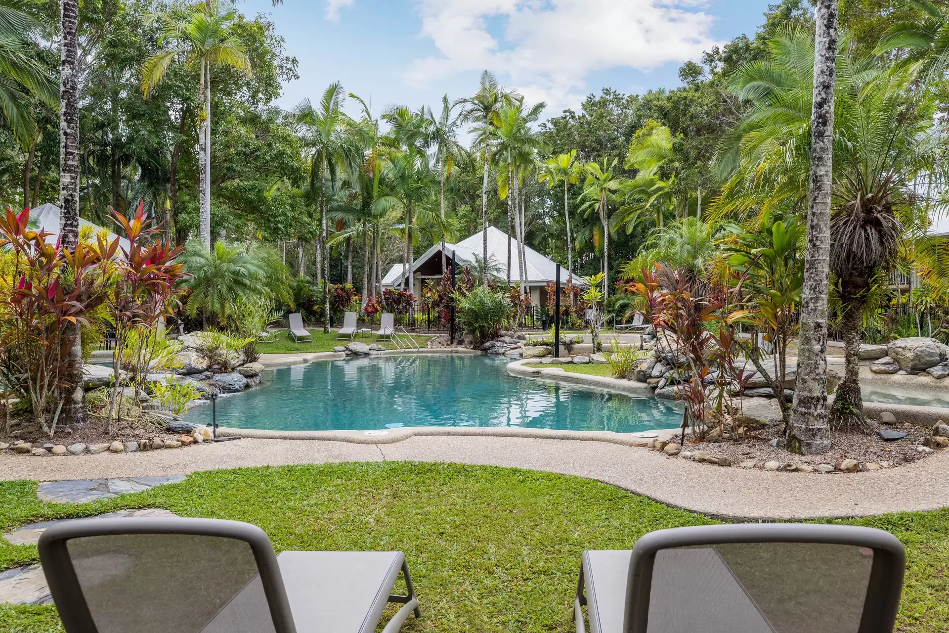 23/24-70 Nautilus Street, Port Douglas Sold by  - image 1