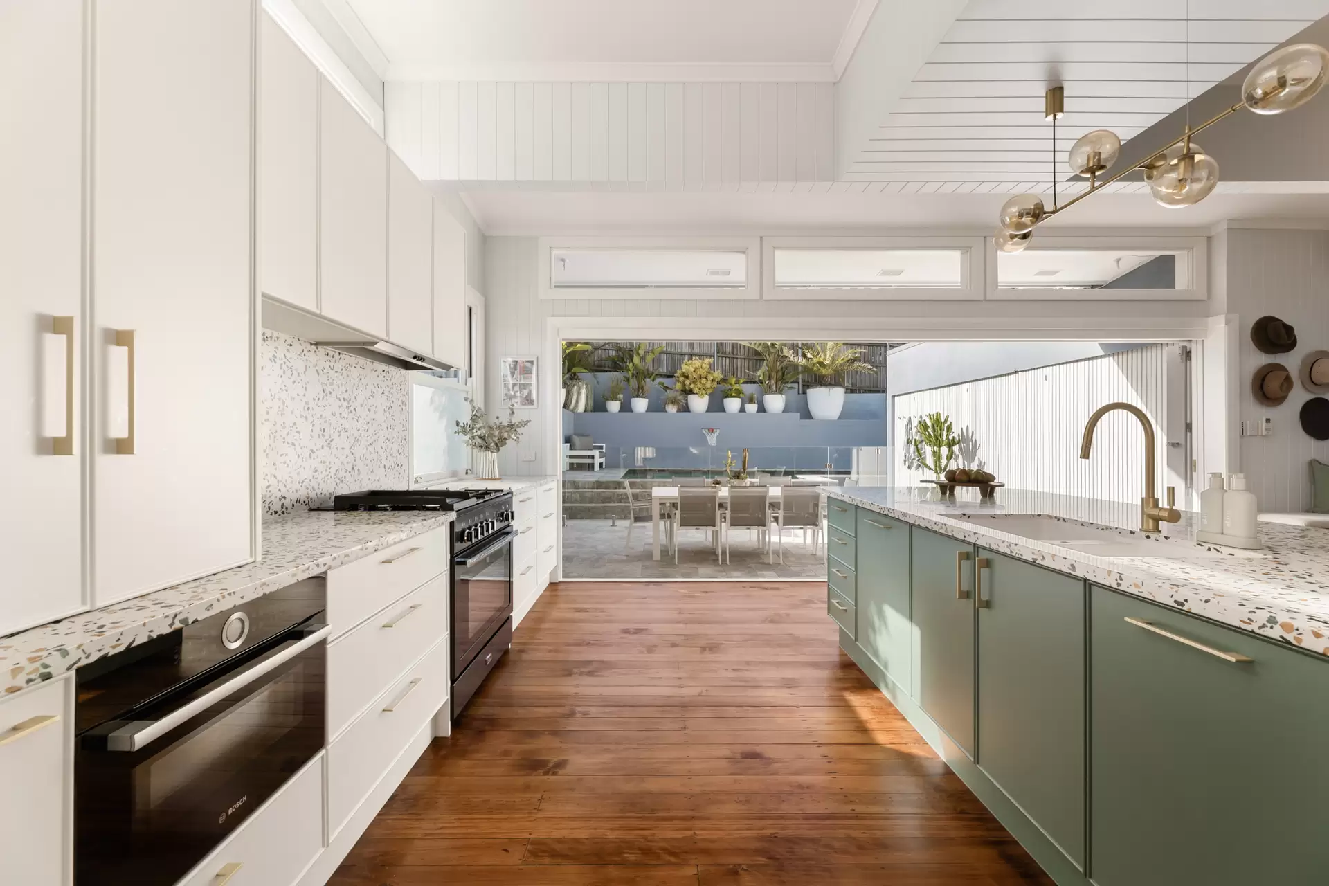 37 Wellington Street, Clayfield Sold by  - image 1
