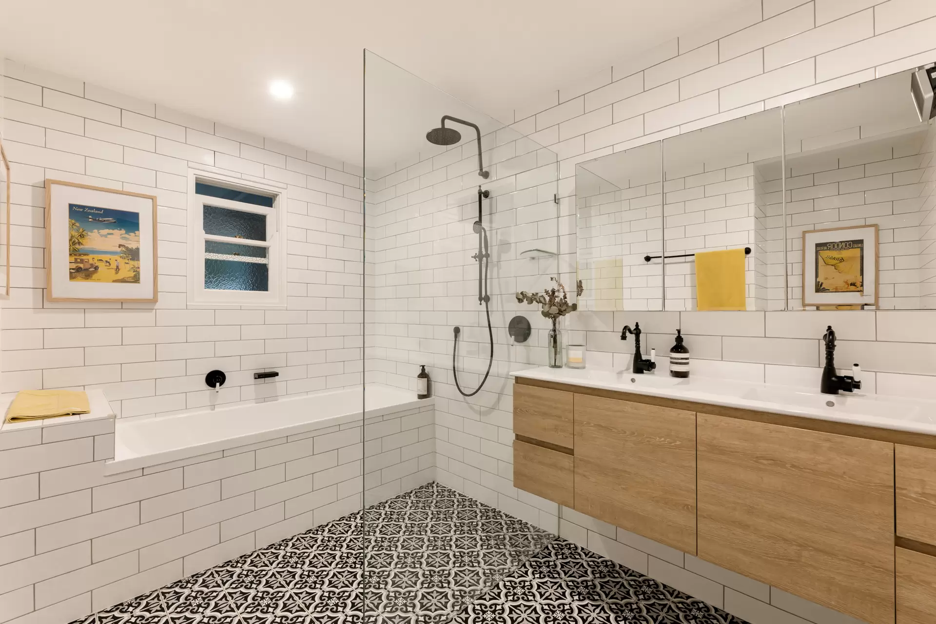 37 Wellington Street, Clayfield Sold by Queensland Sotheby's International Realty - image 1