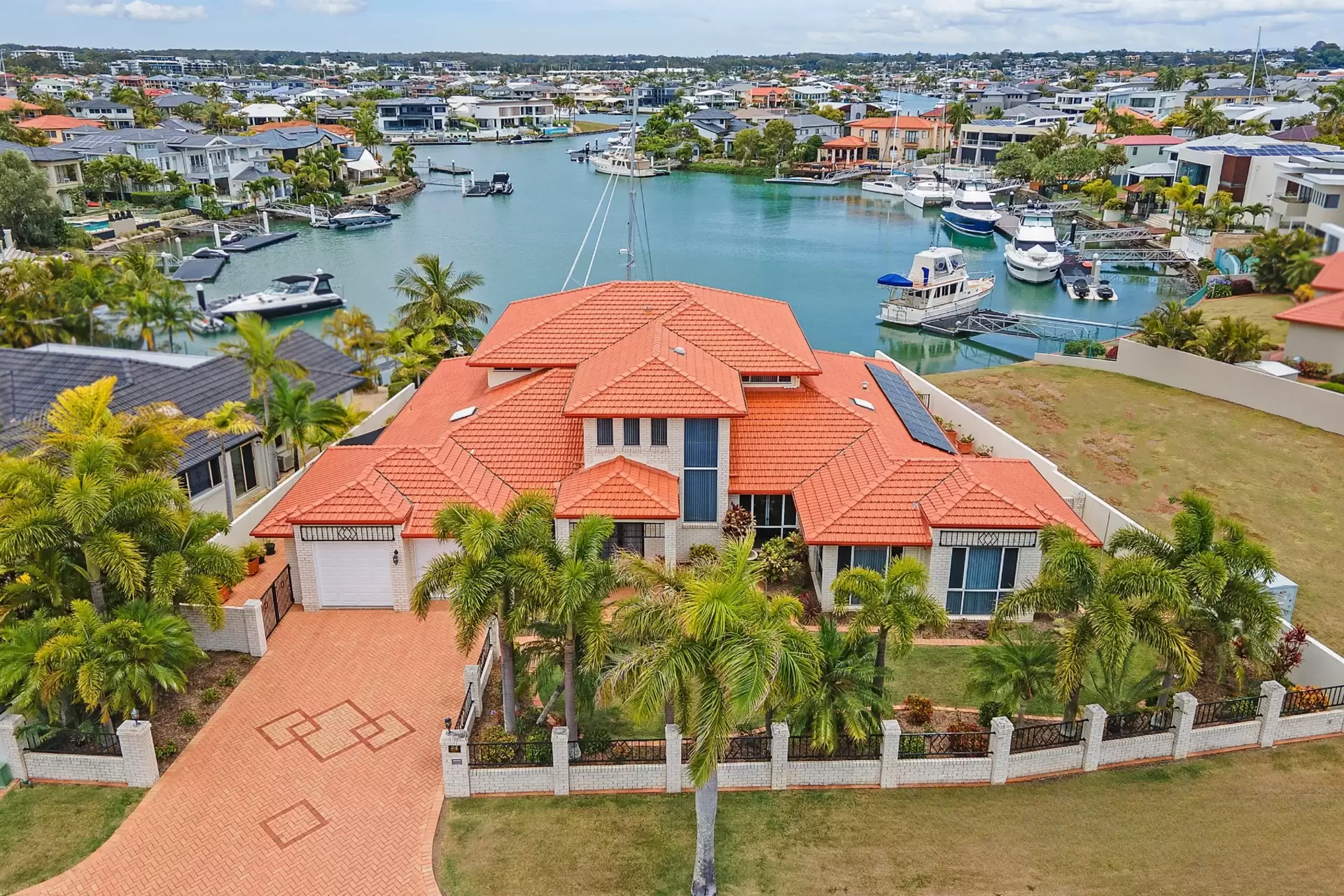 24 Piermont Place, Raby Bay Sold by  - image 1