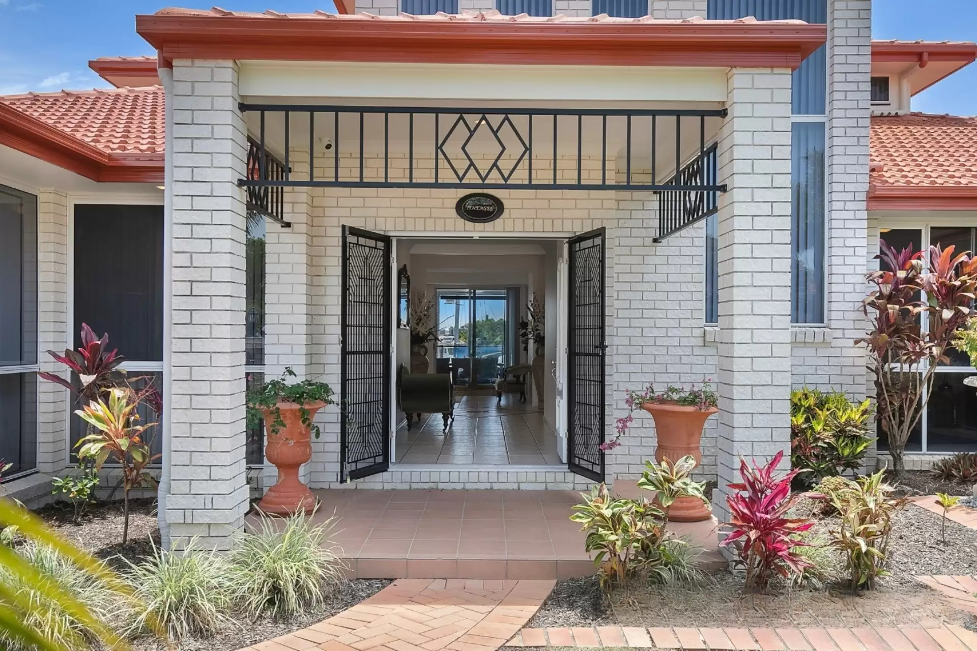 24 Piermont Place, Raby Bay Sold by  - image 1