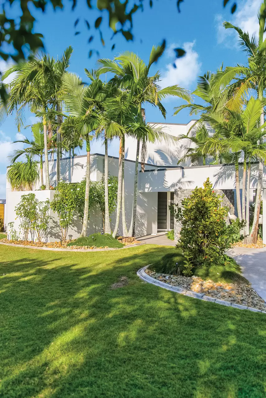 8 Captains Court, Raby Bay Sold by Queensland Sotheby's International Realty - image 1