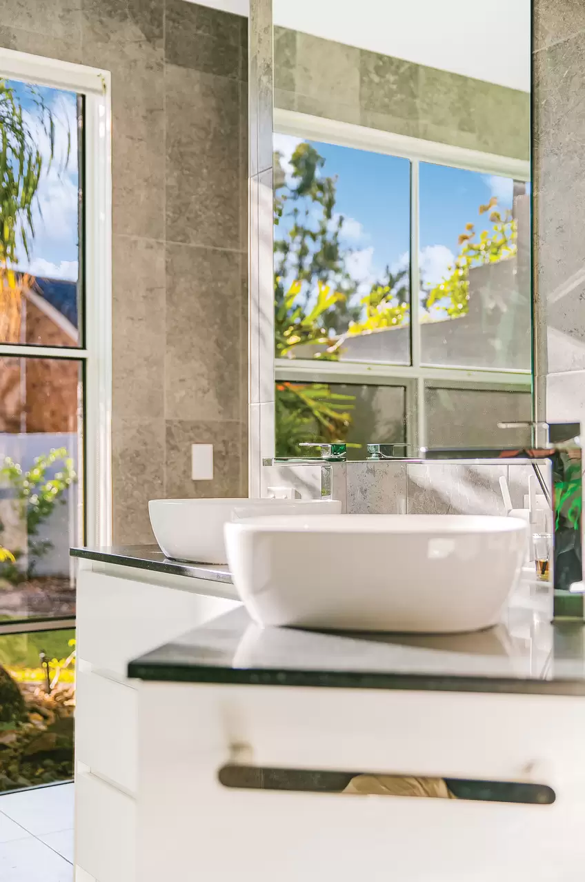 8 Captains Court, Raby Bay Sold by Queensland Sotheby's International Realty - image 1