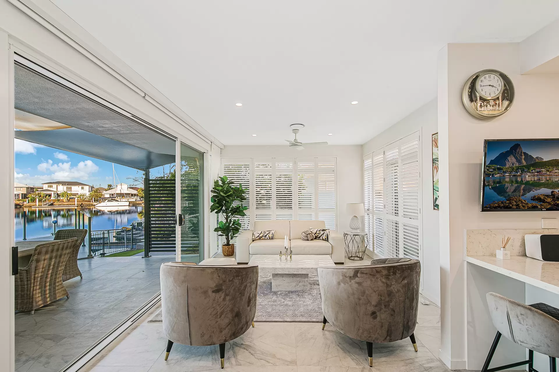 8 Captains Court, Raby Bay Sold by Queensland Sotheby's International Realty - image 1