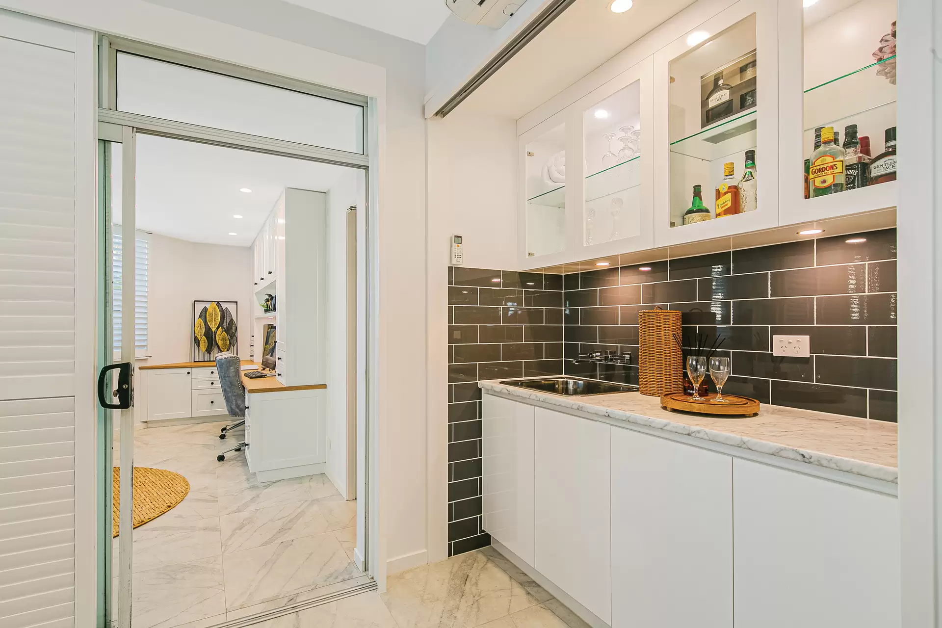 8 Captains Court, Raby Bay Sold by Queensland Sotheby's International Realty - image 1