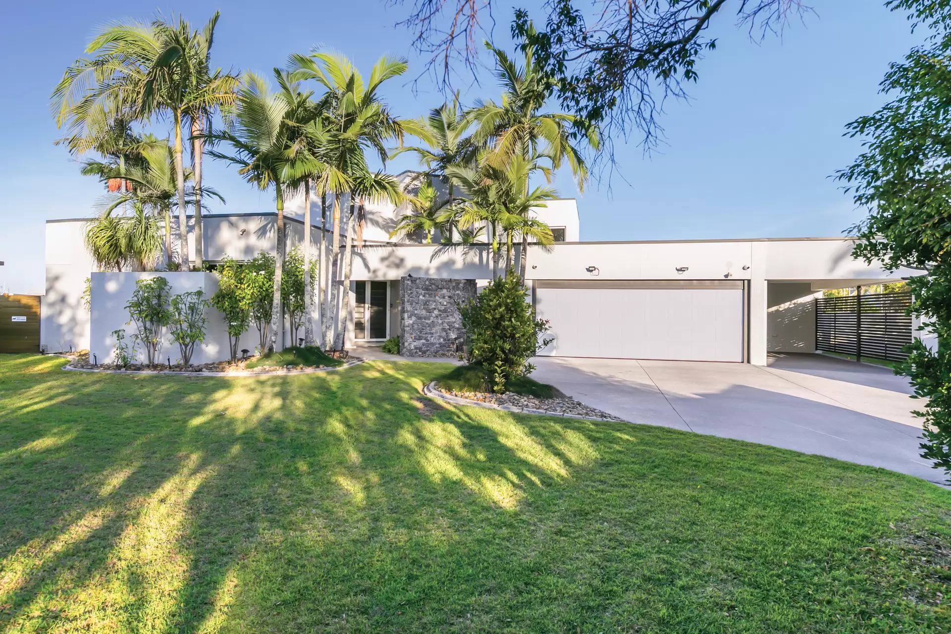 8 Captains Court, Raby Bay Sold by  - image 1