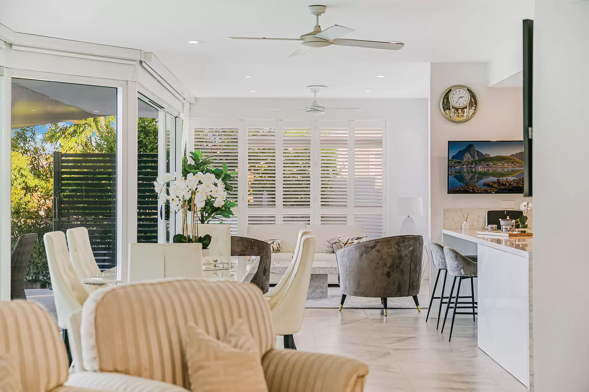 8 Captains Court, Raby Bay Sold by Queensland Sotheby's International Realty - image 1