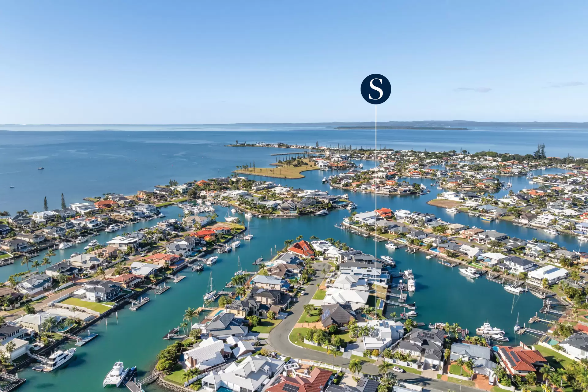 8 Captains Court, Raby Bay Sold by  - image 1