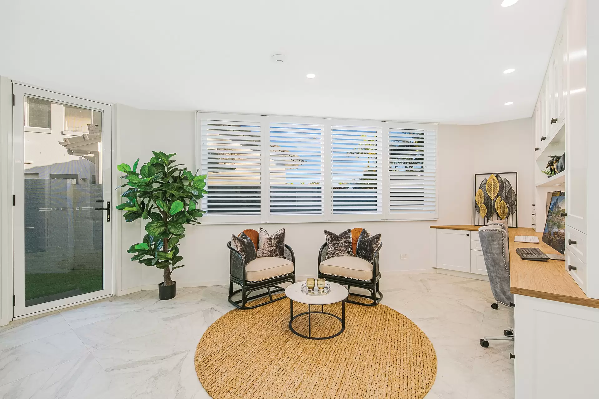 8 Captains Court, Raby Bay Sold by Queensland Sotheby's International Realty - image 1