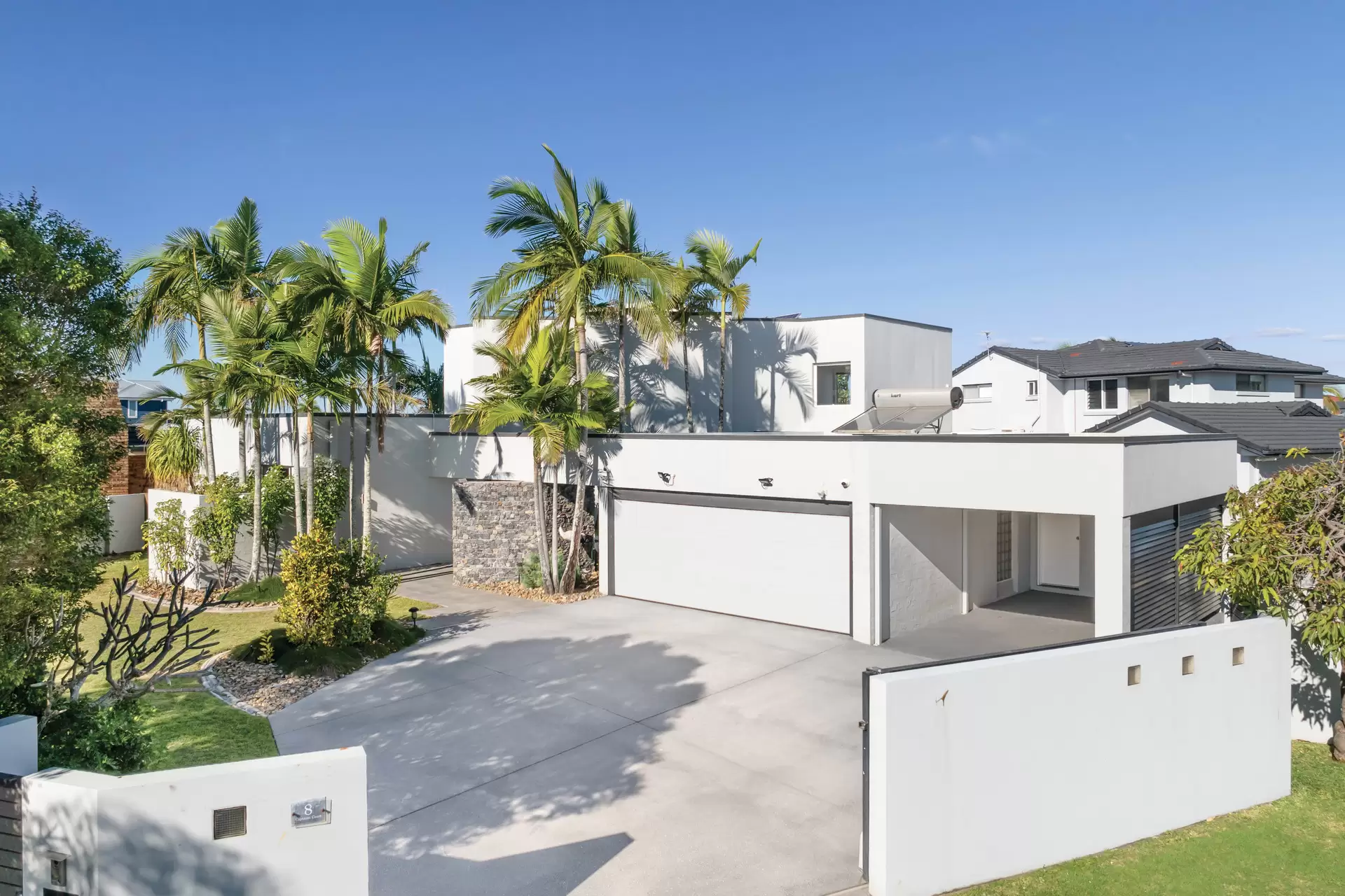 8 Captains Court, Raby Bay Sold by  - image 1