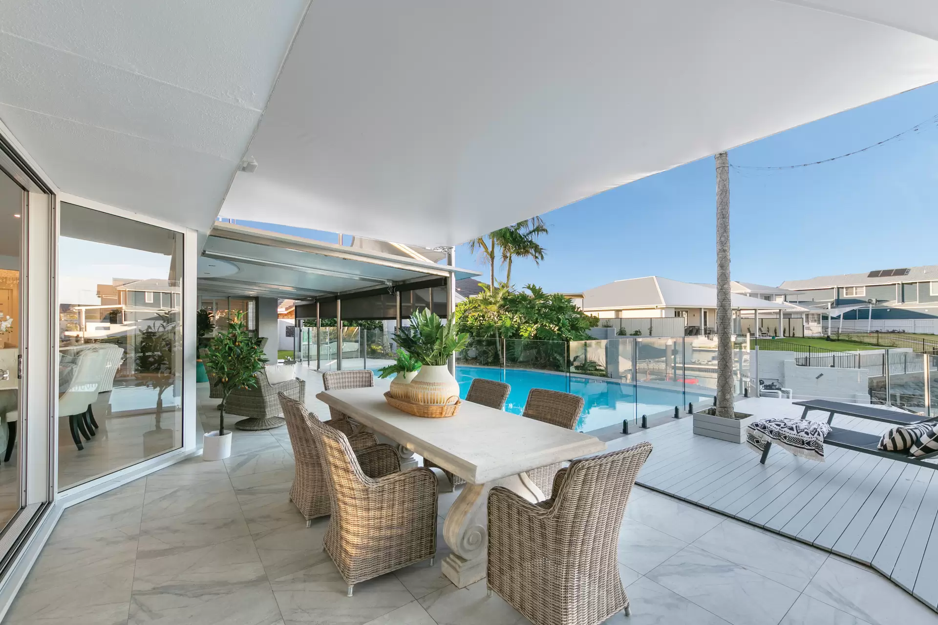 8 Captains Court, Raby Bay Sold by  - image 1