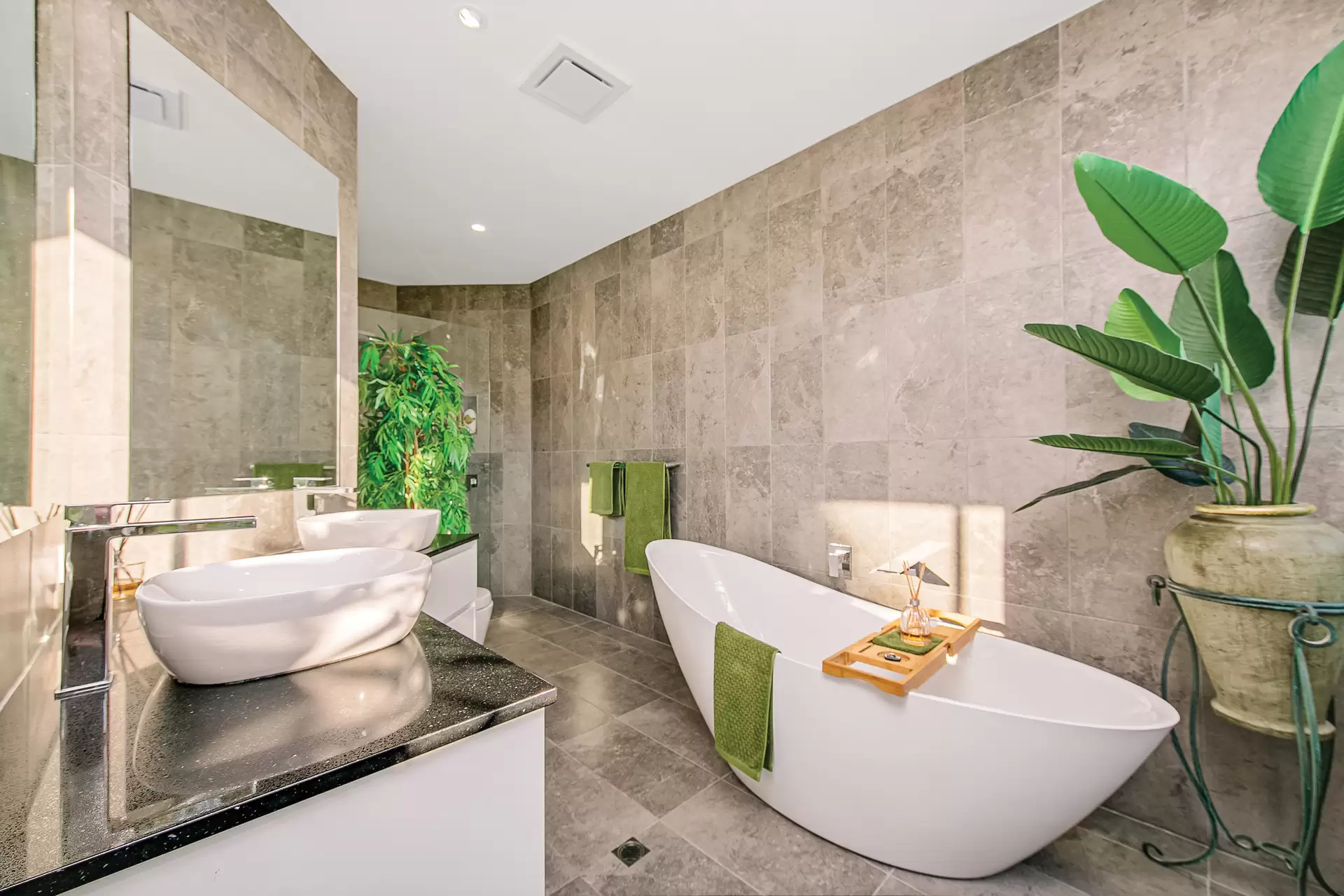 8 Captains Court, Raby Bay Sold by Queensland Sotheby's International Realty - image 1