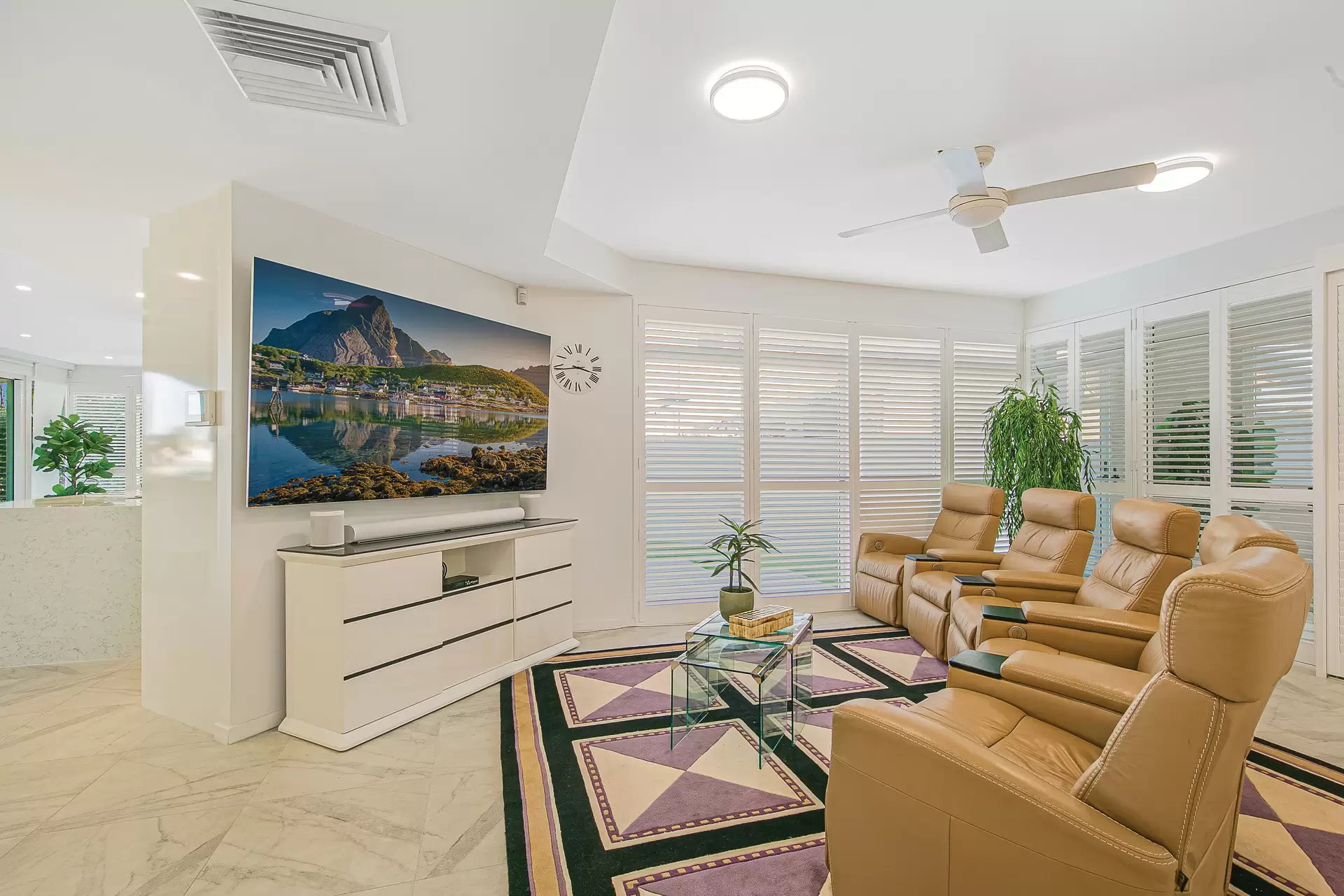 8 Captains Court, Raby Bay Sold by Queensland Sotheby's International Realty - image 1