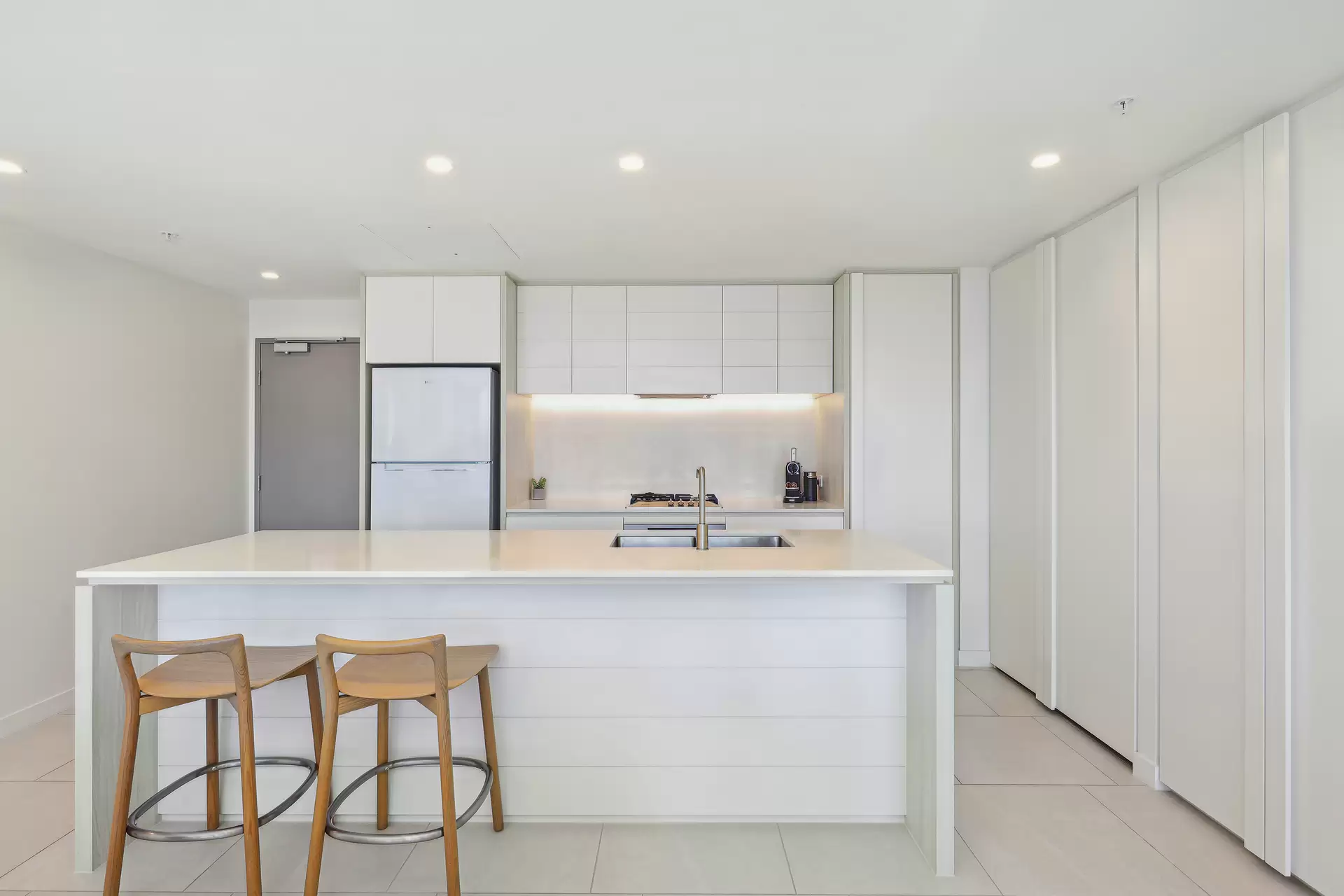 2009/12 Philip Avenue, Broadbeach Sold by  - image 1