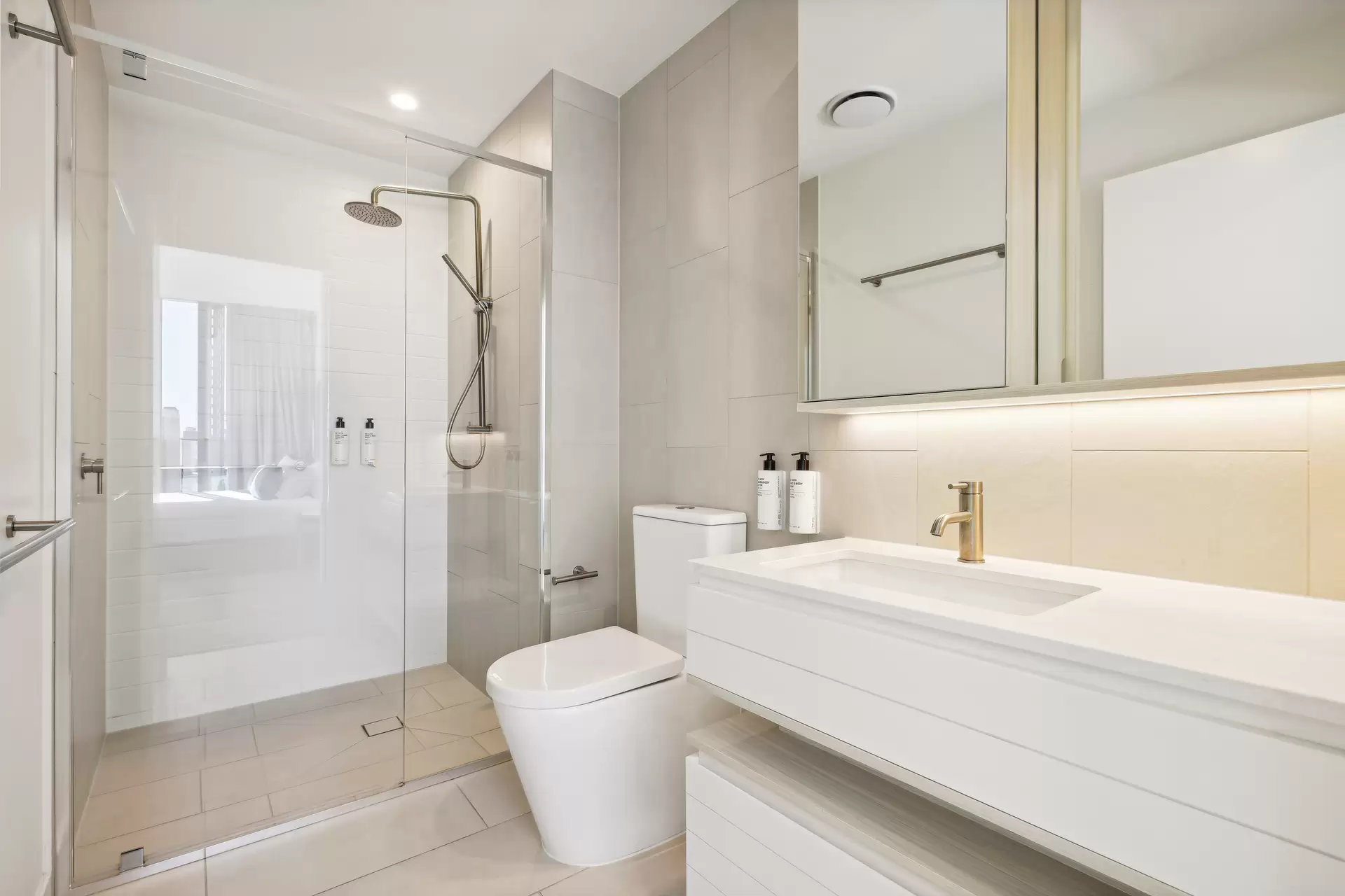 2009/12 Philip Avenue, Broadbeach Sold by  - image 1