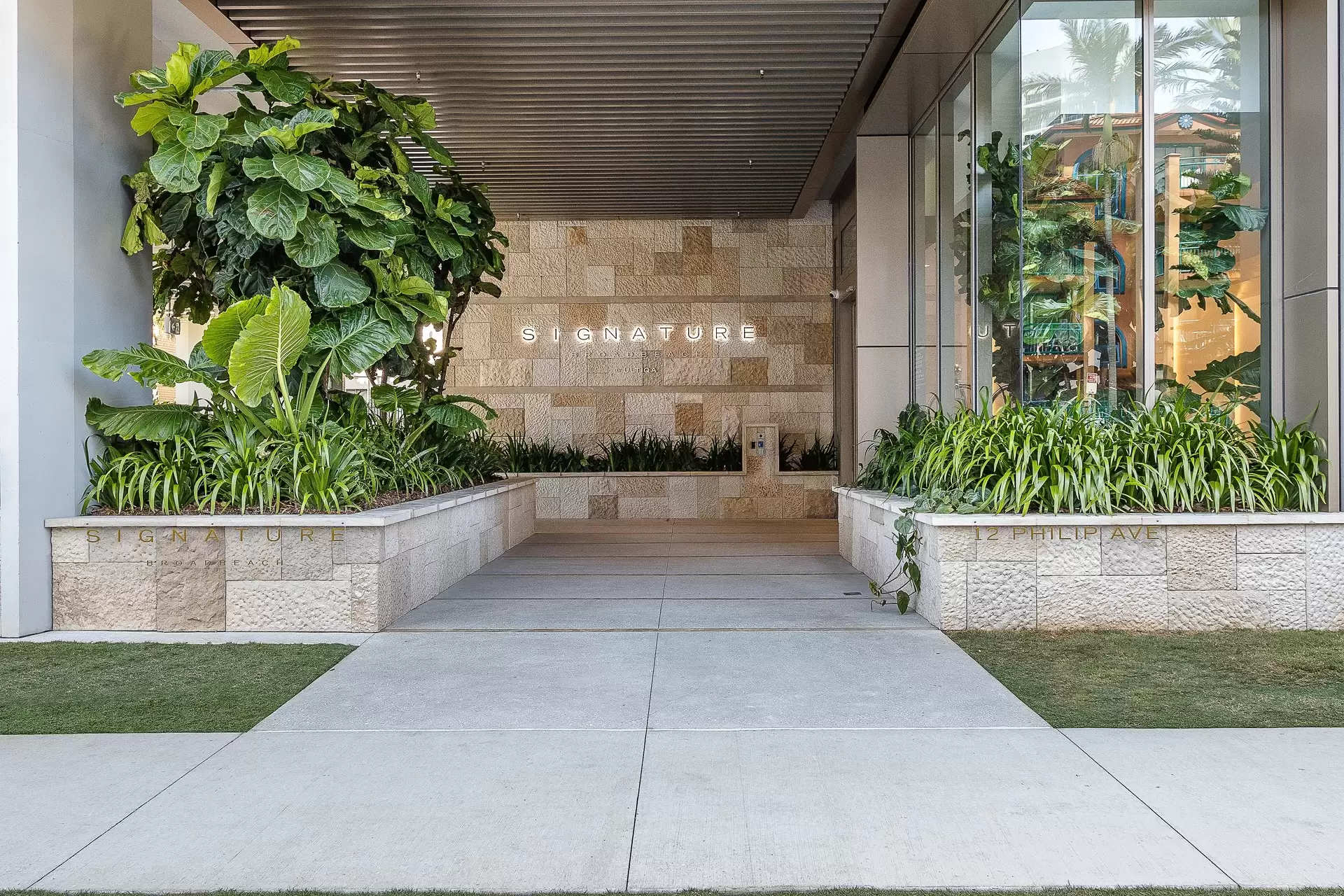 2009/12 Philip Avenue, Broadbeach Sold by Queensland Sotheby's International Realty - image 1