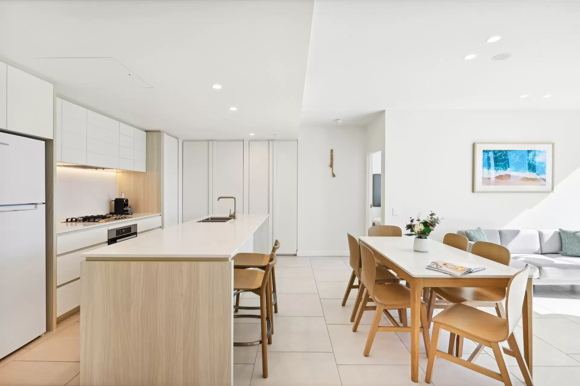 2009/12 Philip Avenue, Broadbeach Sold by  - image 1