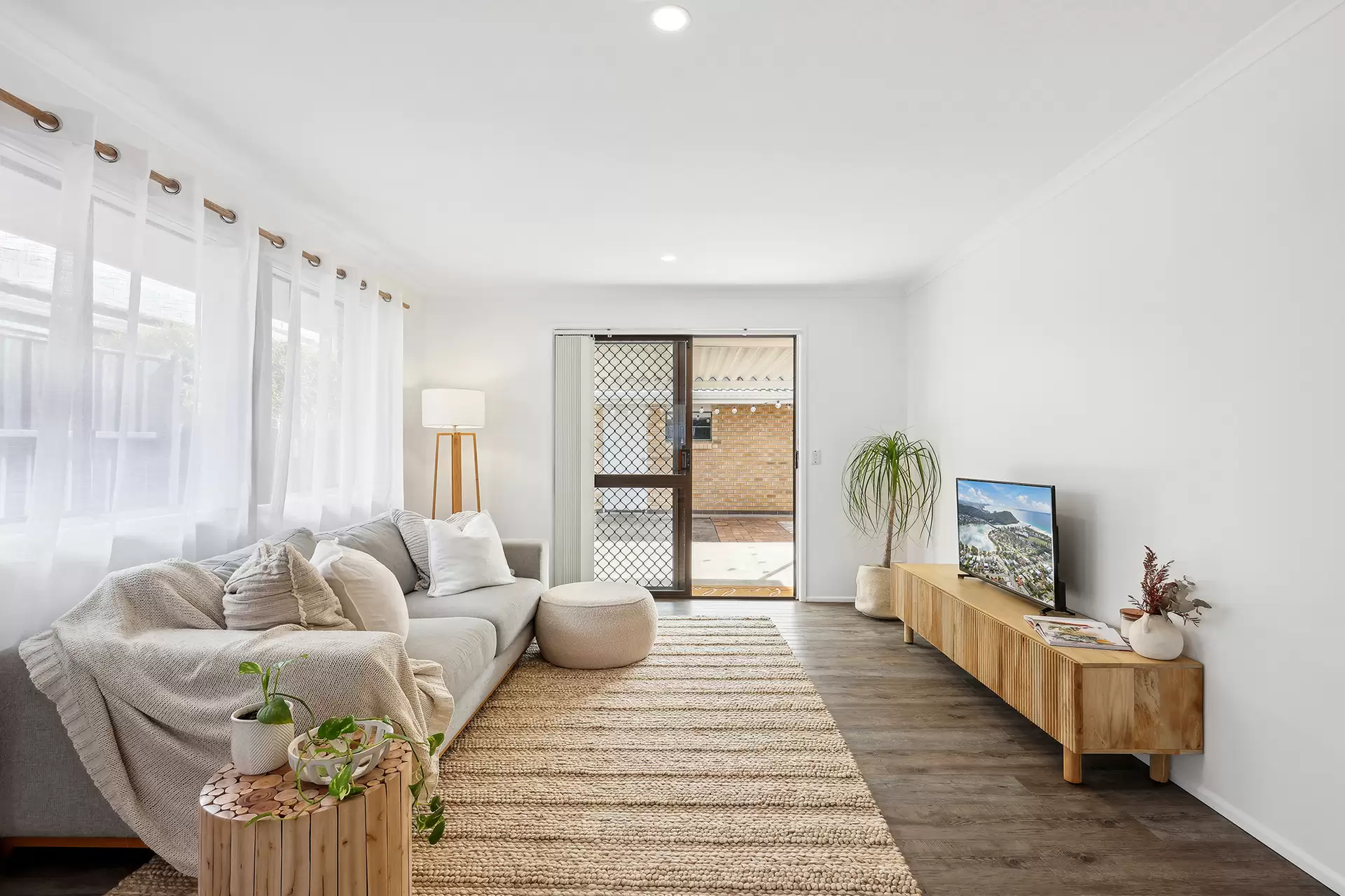 2/38 Tallebudgera Drive, Palm Beach Sold by  - image 1