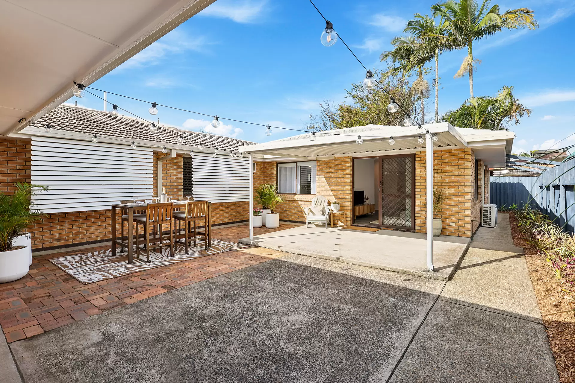 2/38 Tallebudgera Drive, Palm Beach Sold by  - image 1