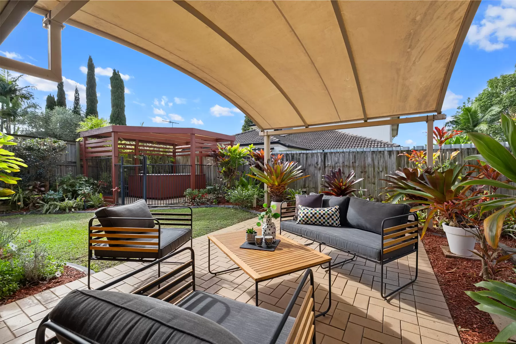 1 Ribonwood Street, Thornlands Sold by Queensland Sotheby's International Realty - image 1