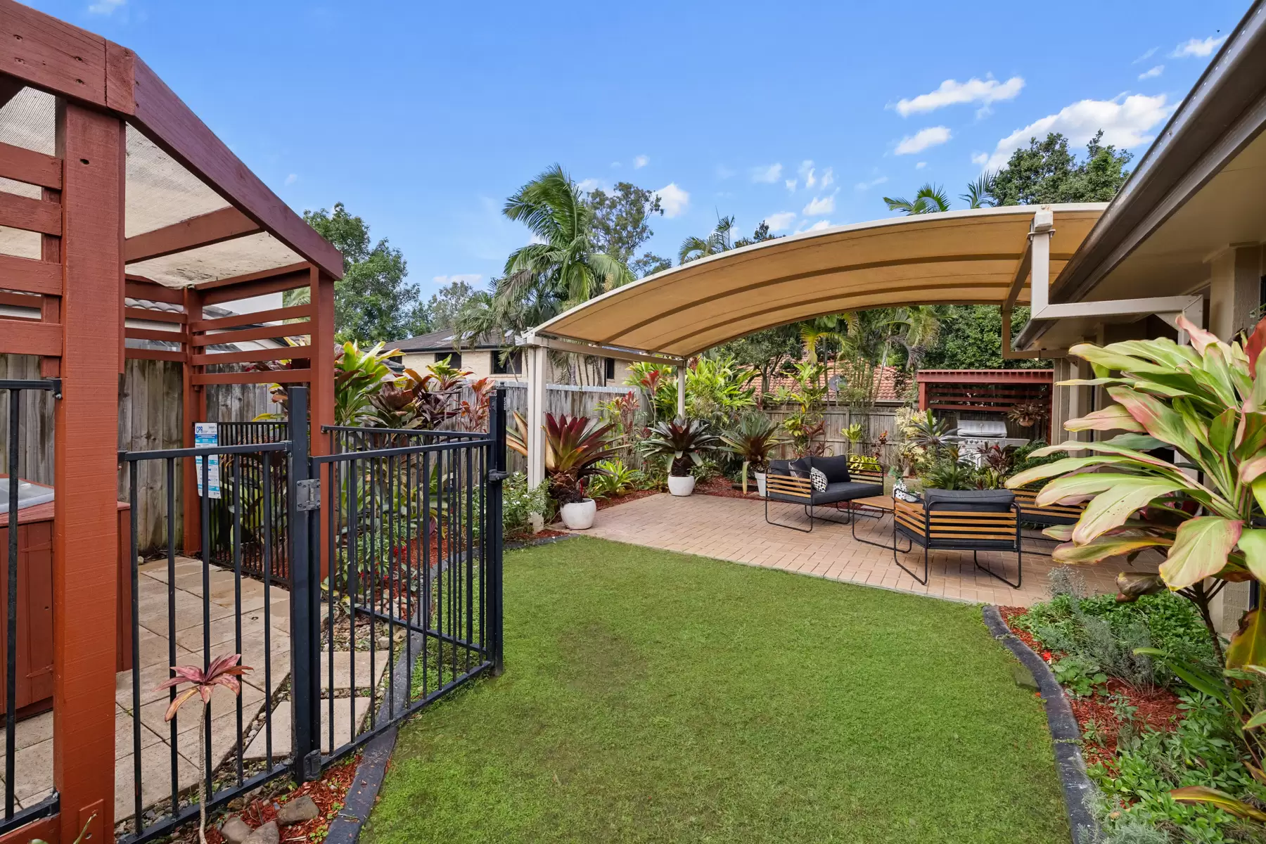 1 Ribonwood Street, Thornlands Sold by Queensland Sotheby's International Realty - image 1