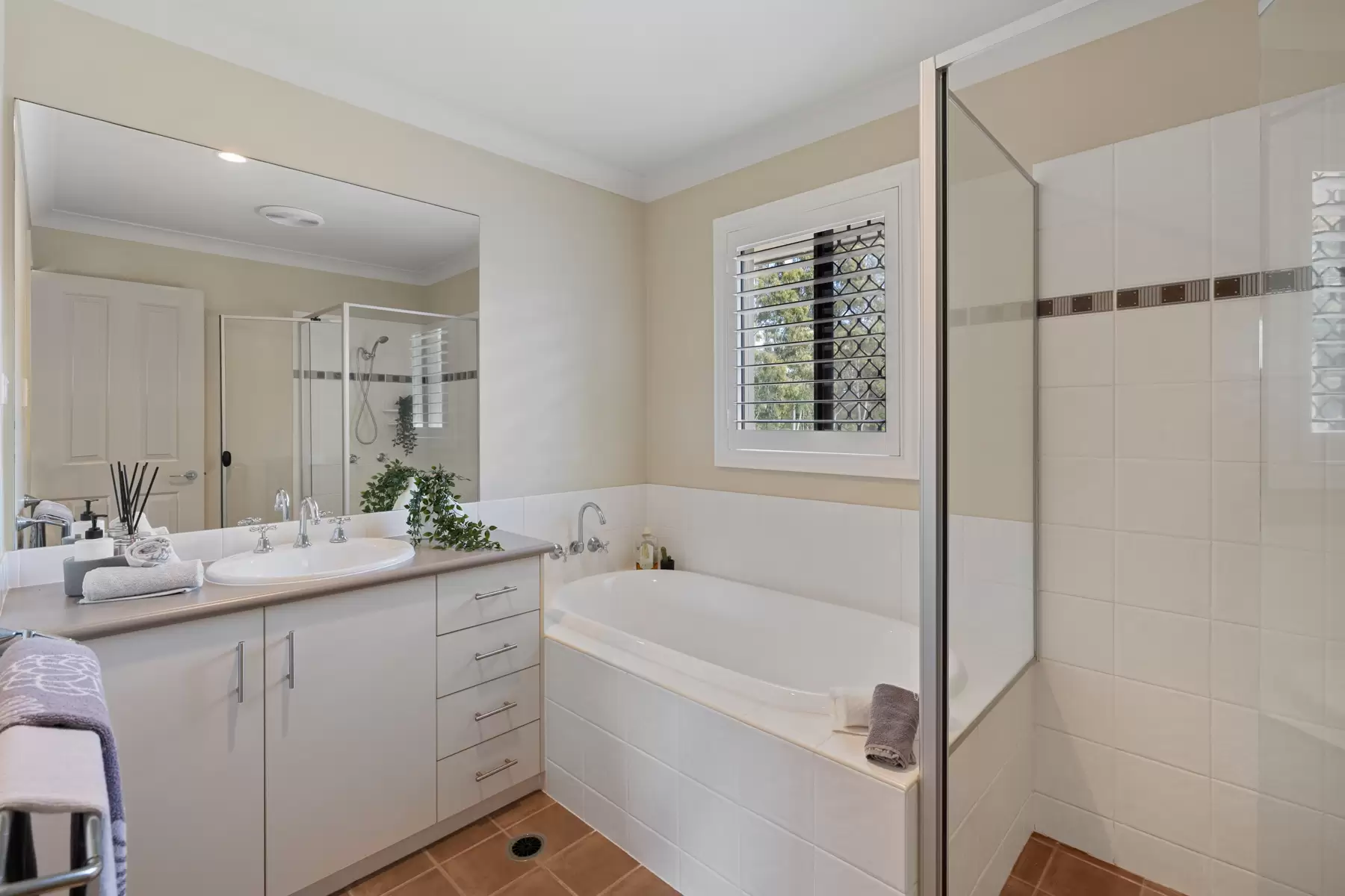 1 Ribonwood Street, Thornlands Sold by Queensland Sotheby's International Realty - image 1