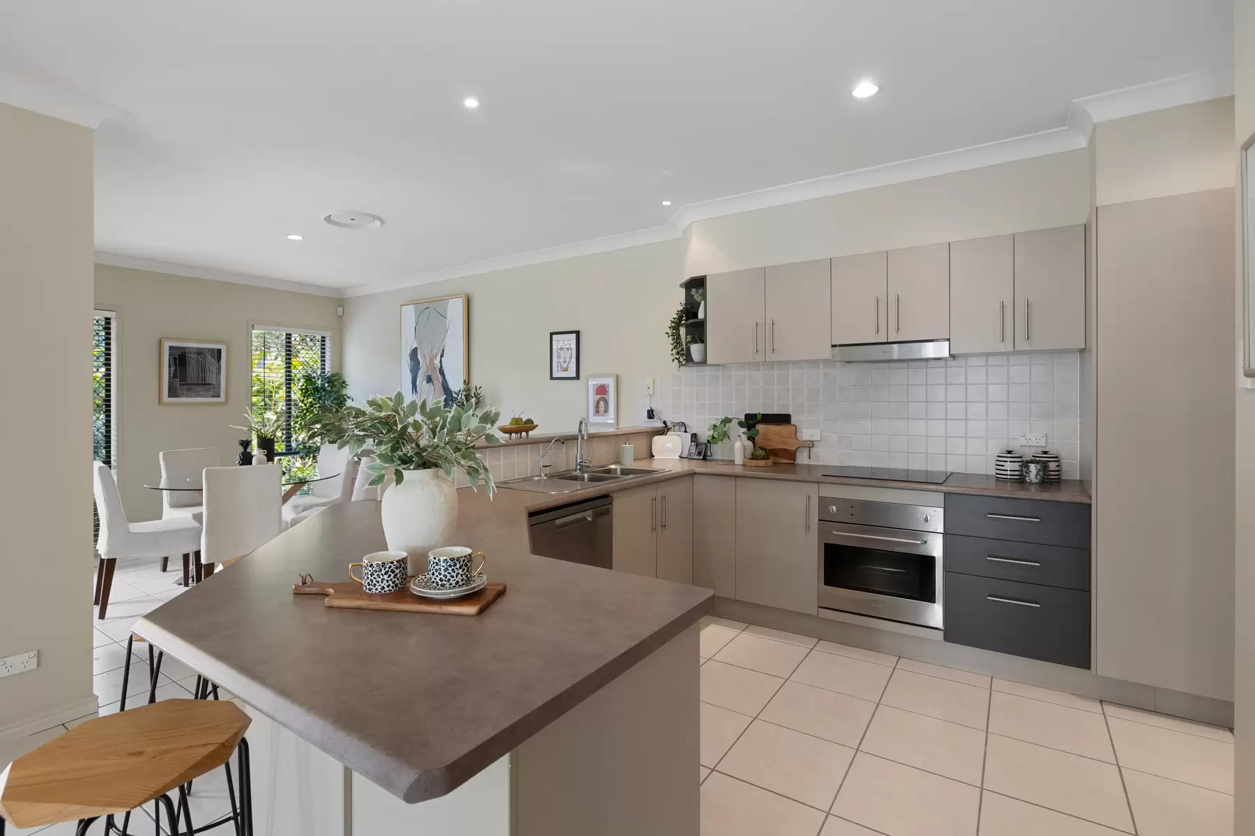 1 Ribonwood Street, Thornlands Sold by Queensland Sotheby's International Realty - image 1