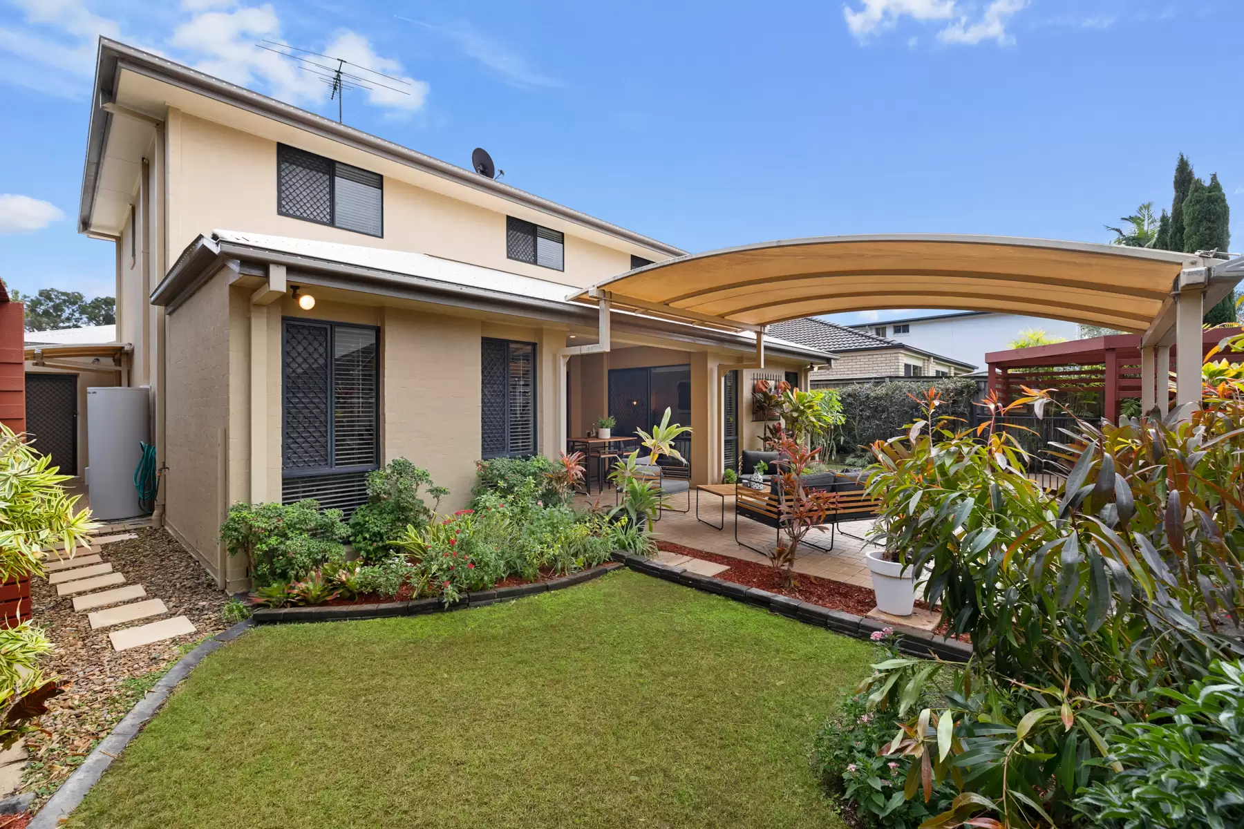 1 Ribonwood Street, Thornlands Sold by Queensland Sotheby's International Realty - image 1