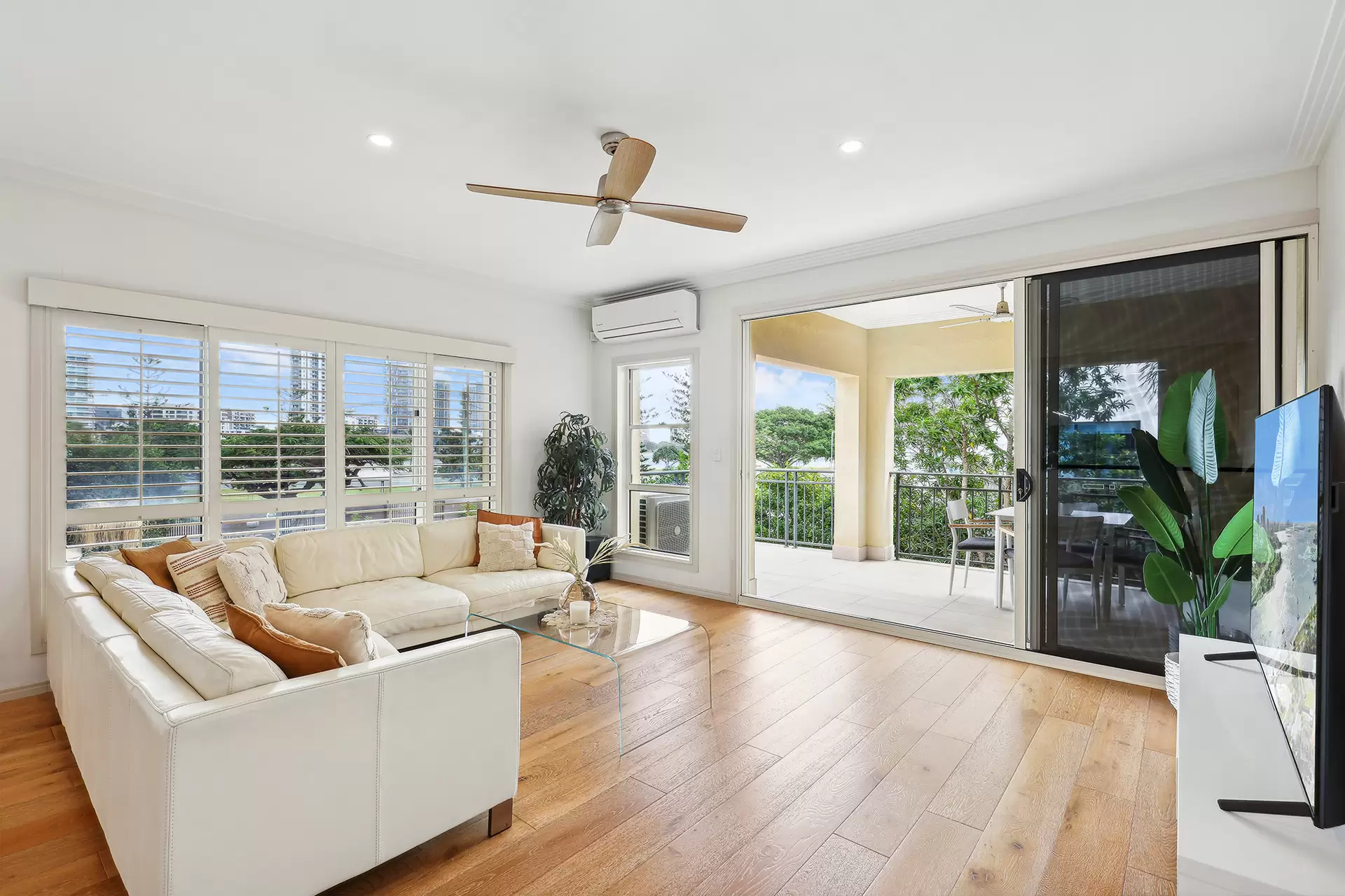 Villa 1/37 Hughes Avenue, Main Beach Sold by Queensland Sotheby's International Realty - image 1