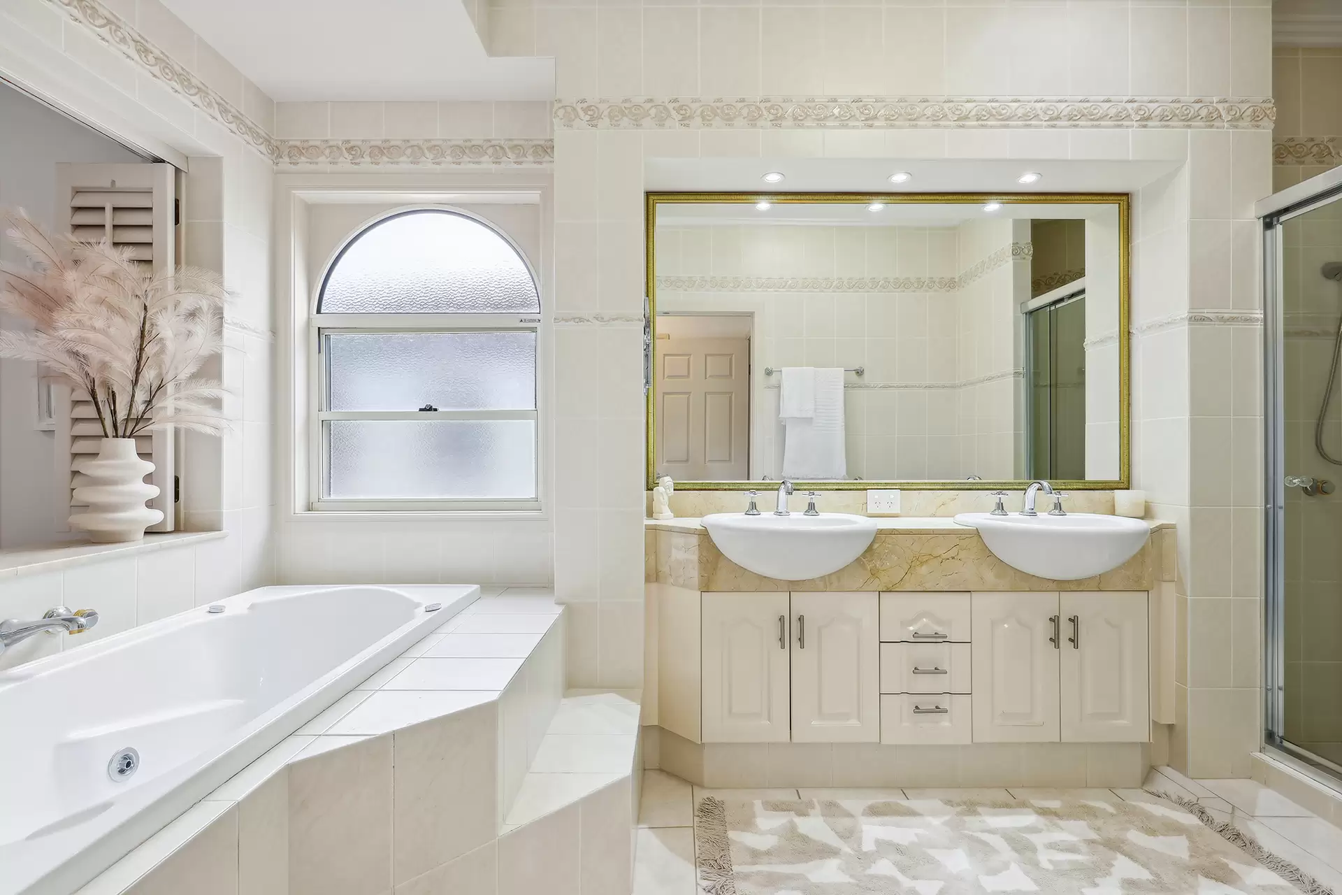 Villa 1/37 Hughes Avenue, Main Beach Sold by Queensland Sotheby's International Realty - image 1