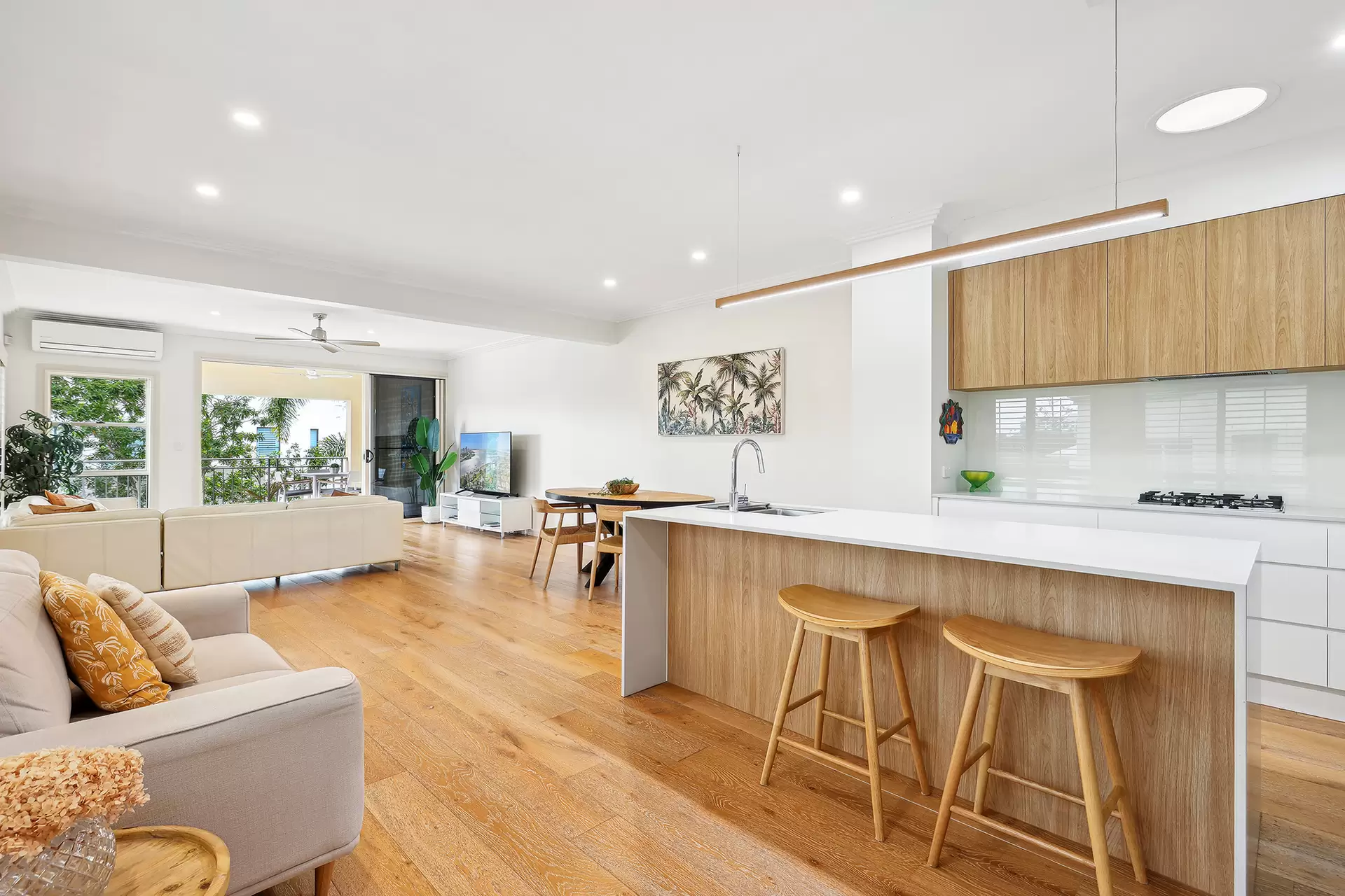 Villa 1/37 Hughes Avenue, Main Beach Sold by Queensland Sotheby's International Realty - image 1