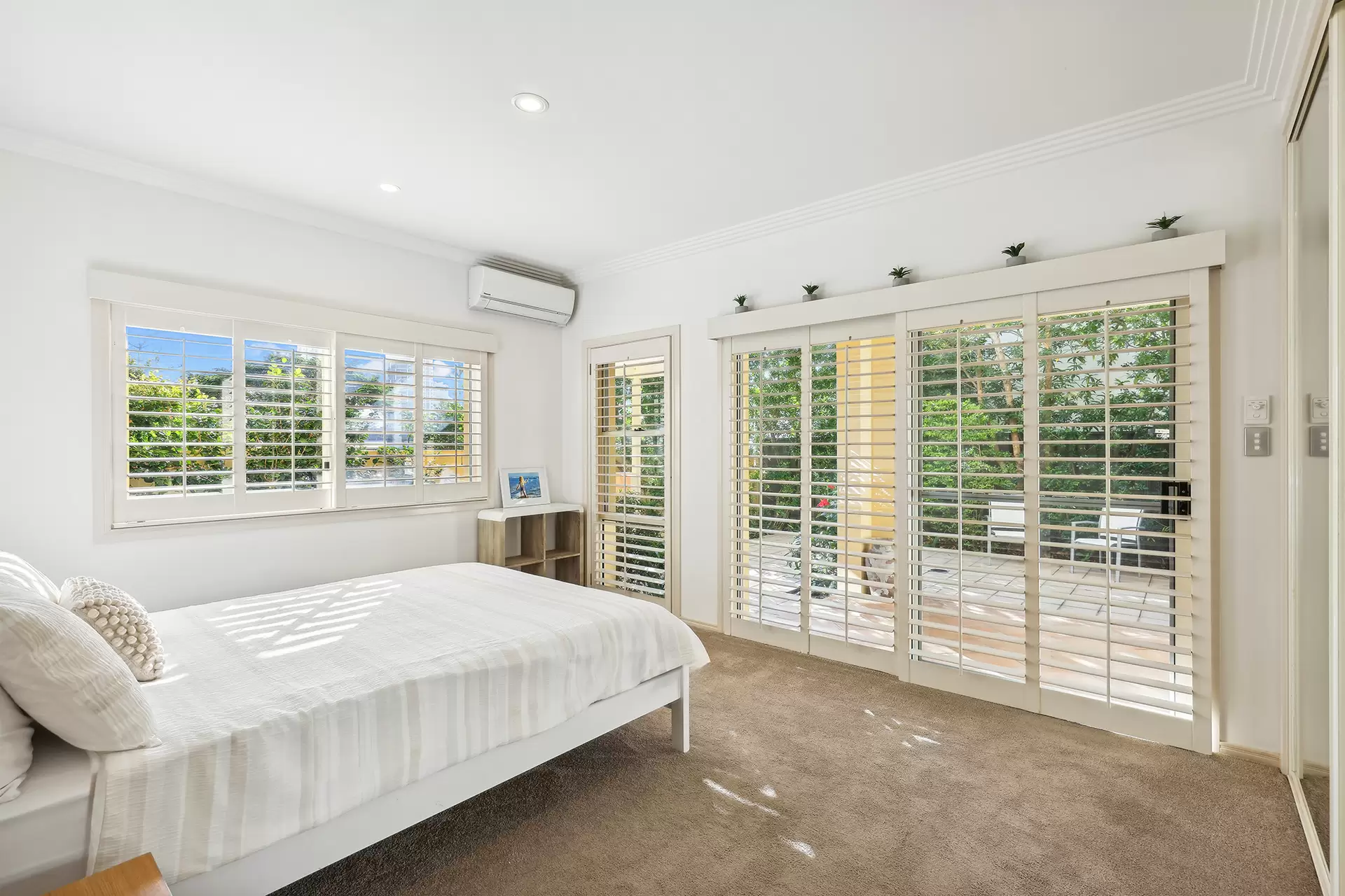 Villa 1/37 Hughes Avenue, Main Beach Sold by Queensland Sotheby's International Realty - image 1