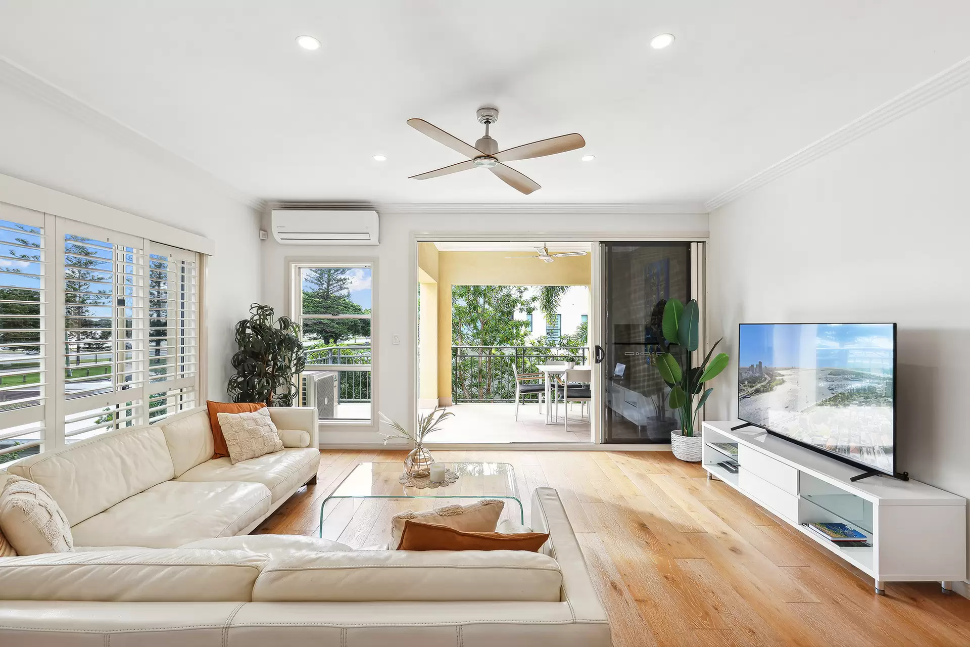 Villa 1/37 Hughes Avenue, Main Beach Sold by Queensland Sotheby's International Realty - image 1
