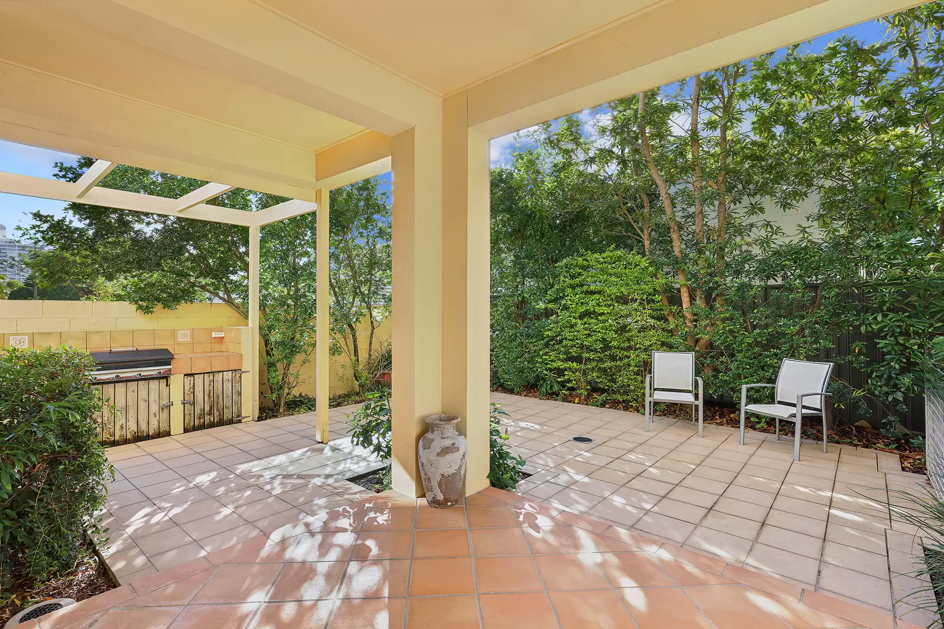Villa 1/37 Hughes Avenue, Main Beach Sold by Queensland Sotheby's International Realty - image 1