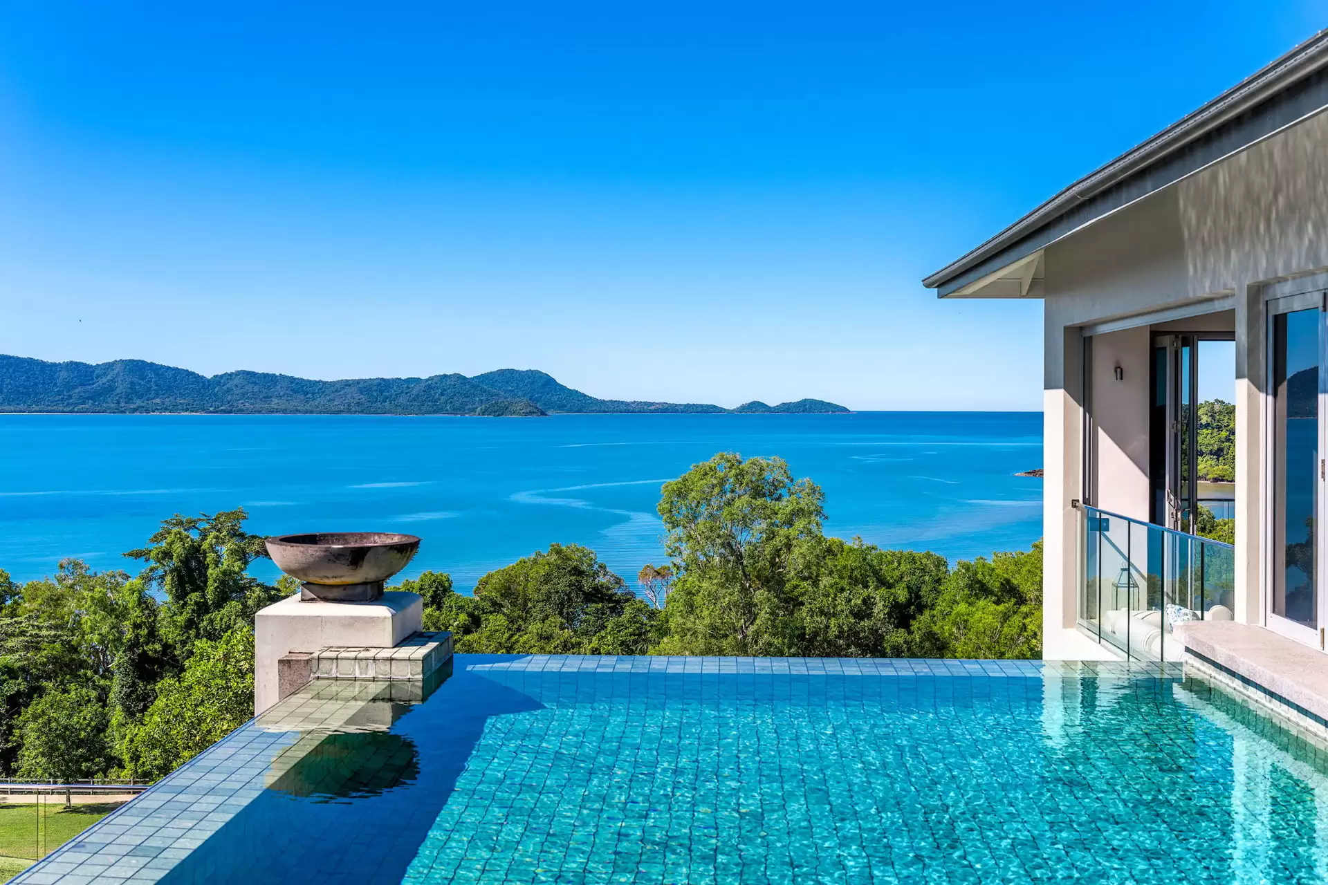 8/73 Explorers Drive, South Mission Beach Sold by Queensland Sotheby's International Realty - image 1