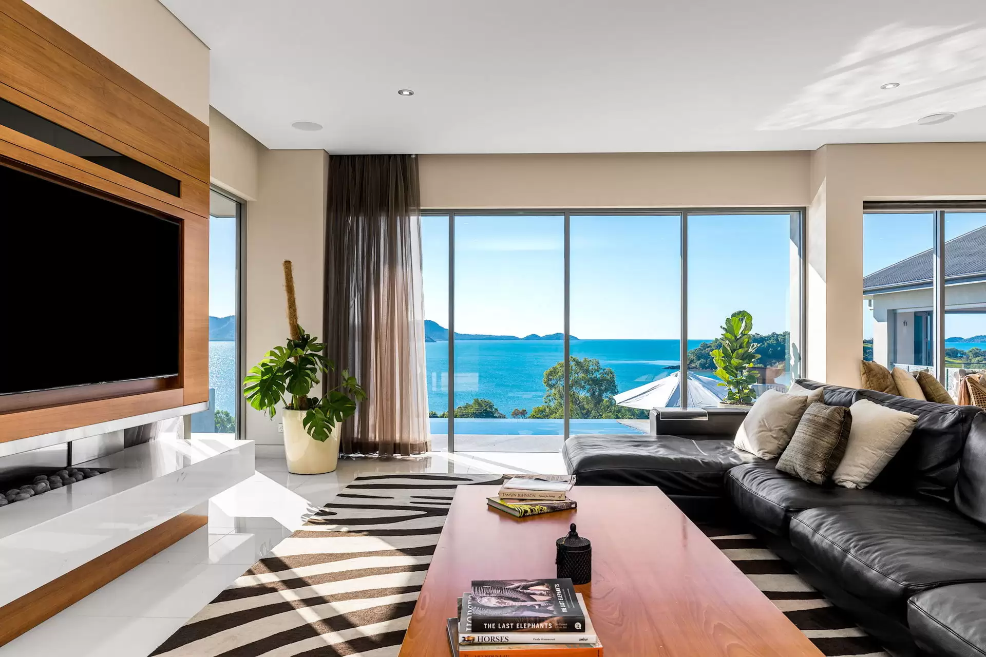 8/73 Explorers Drive, South Mission Beach Sold by Queensland Sotheby's International Realty - image 1