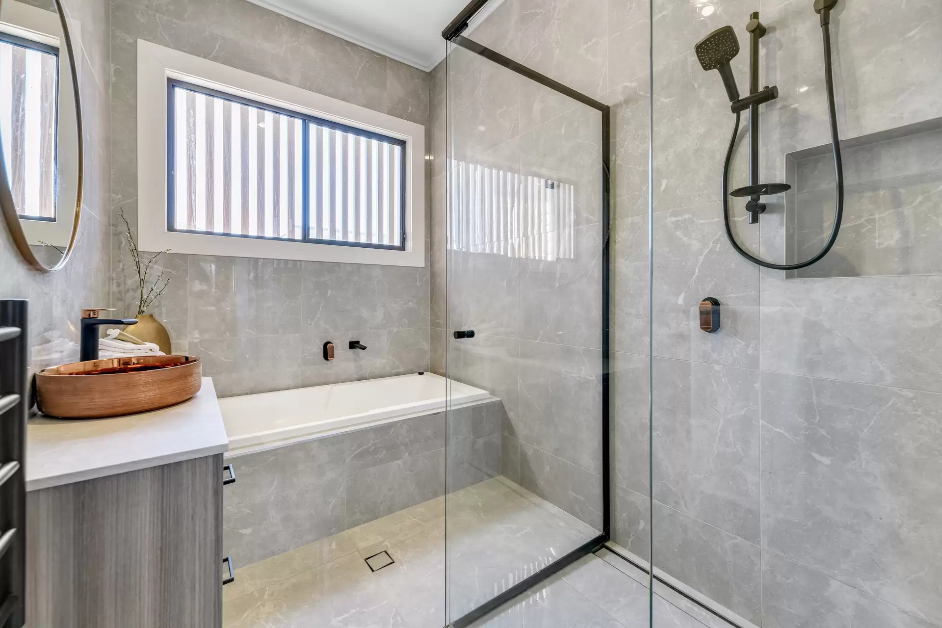 2/34 Salstone Street, Kangaroo Point Sold by Queensland Sotheby's International Realty - image 1