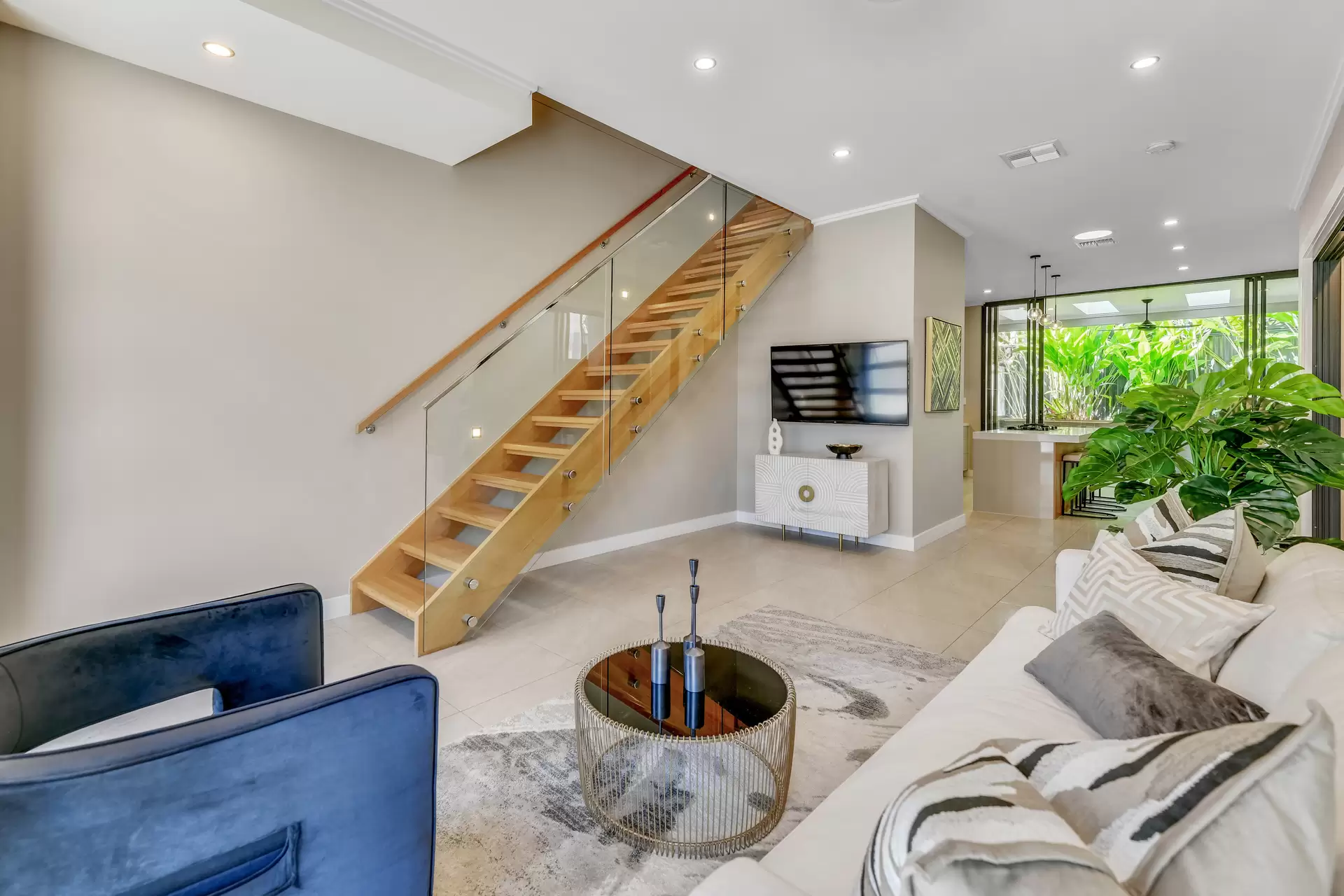 2/34 Salstone Street, Kangaroo Point Sold by Queensland Sotheby's International Realty - image 1