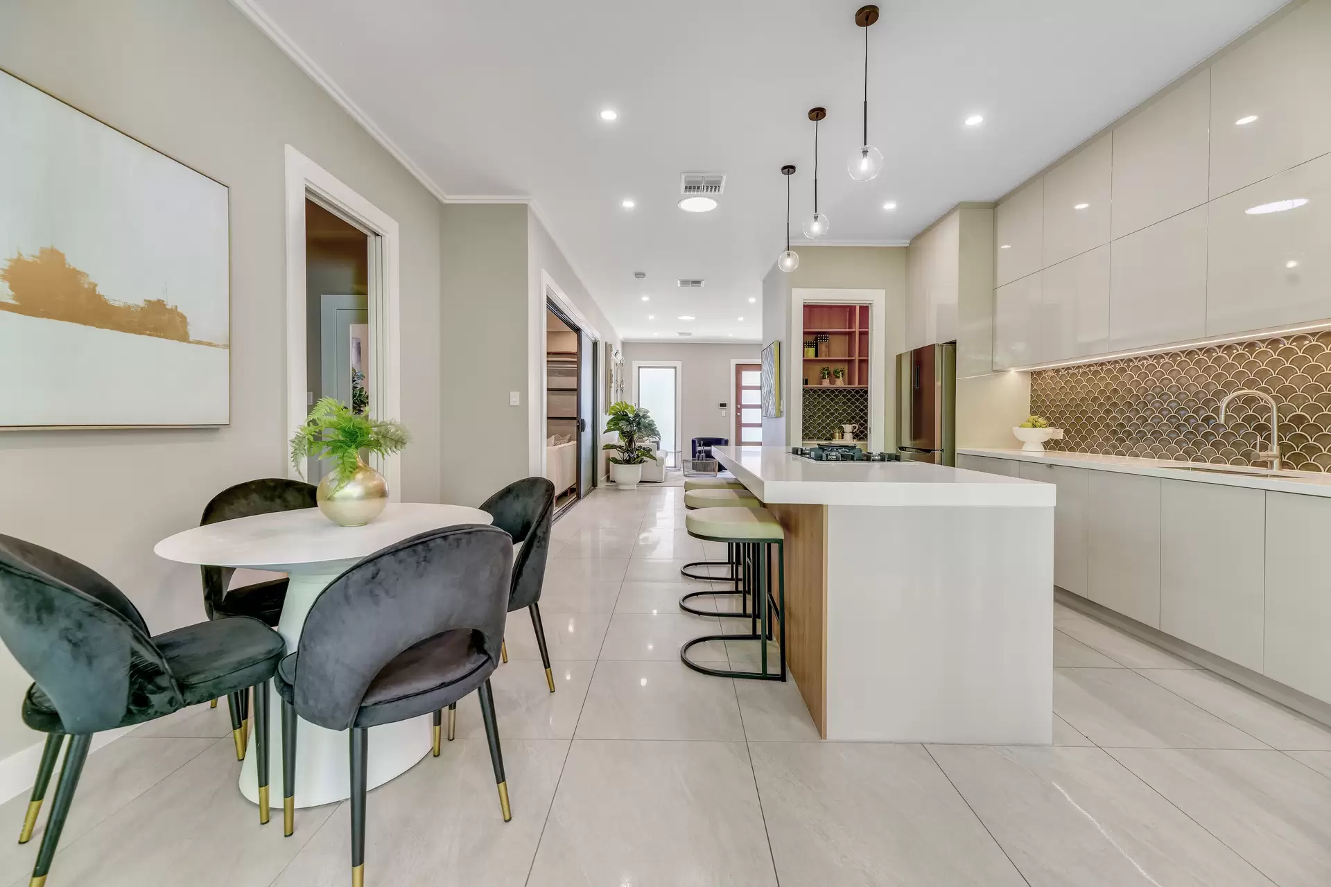 2/34 Salstone Street, Kangaroo Point Sold by  - image 1