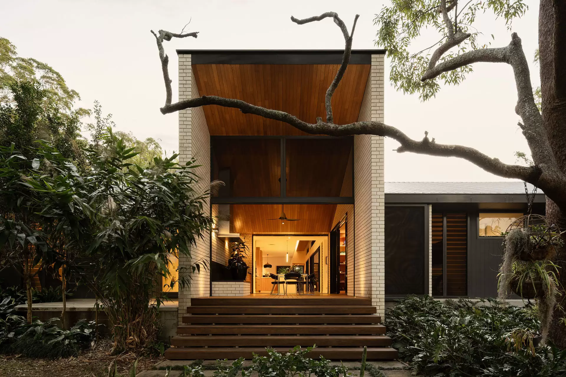 305 Formosa Road, Gumdale Sold by Queensland Sotheby's International Realty - image 1