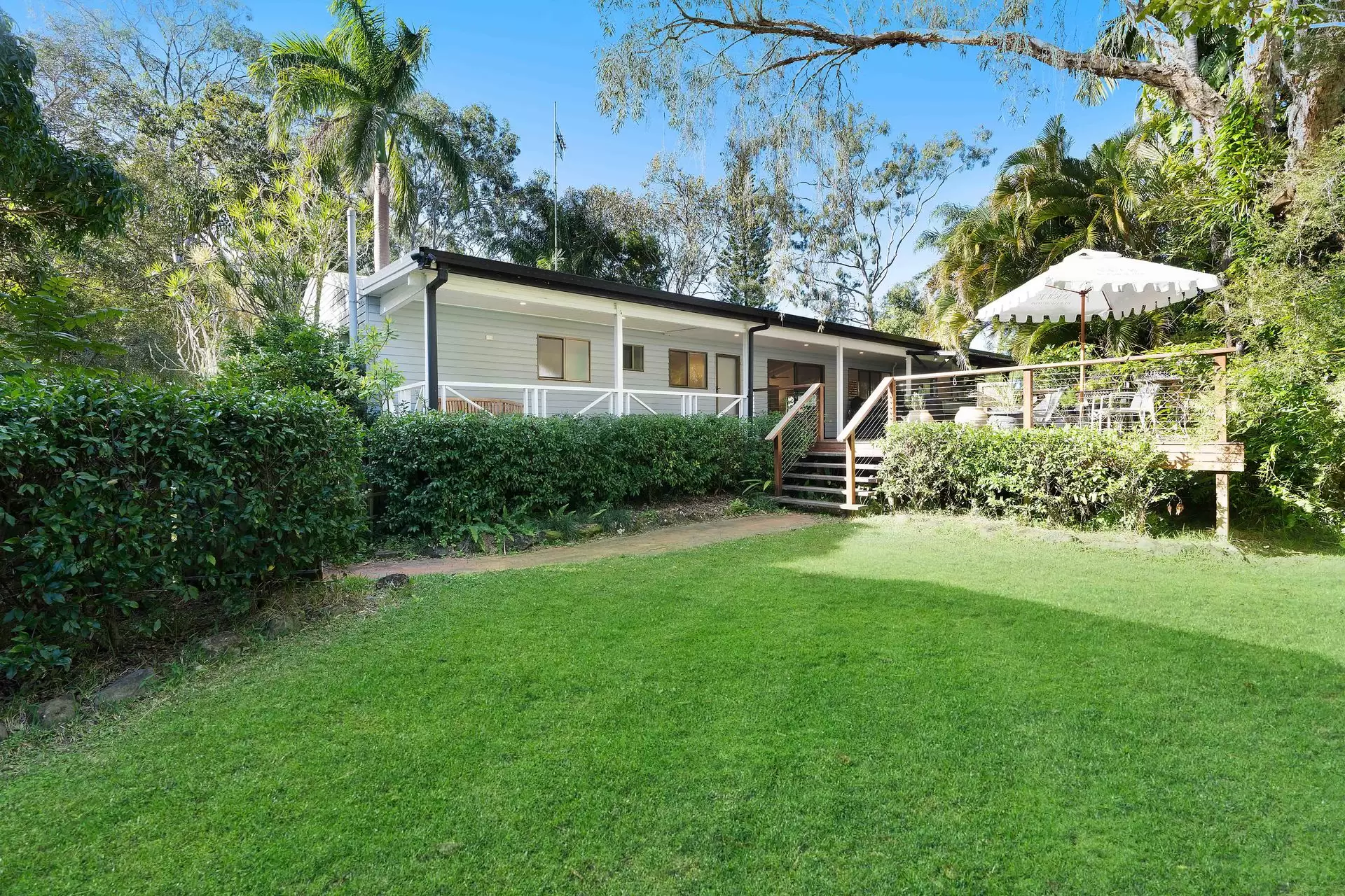 16-18 Sail Street, Noosaville Sold by Queensland Sotheby's International Realty - image 1
