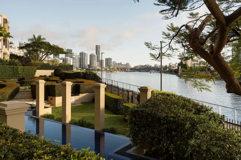 102/241 Wellington Road, East Brisbane Sold by 