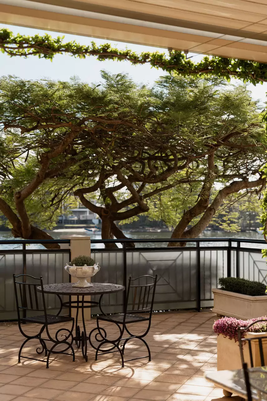 102/241 Wellington Road, East Brisbane Sold by Queensland Sotheby's International Realty - image 1