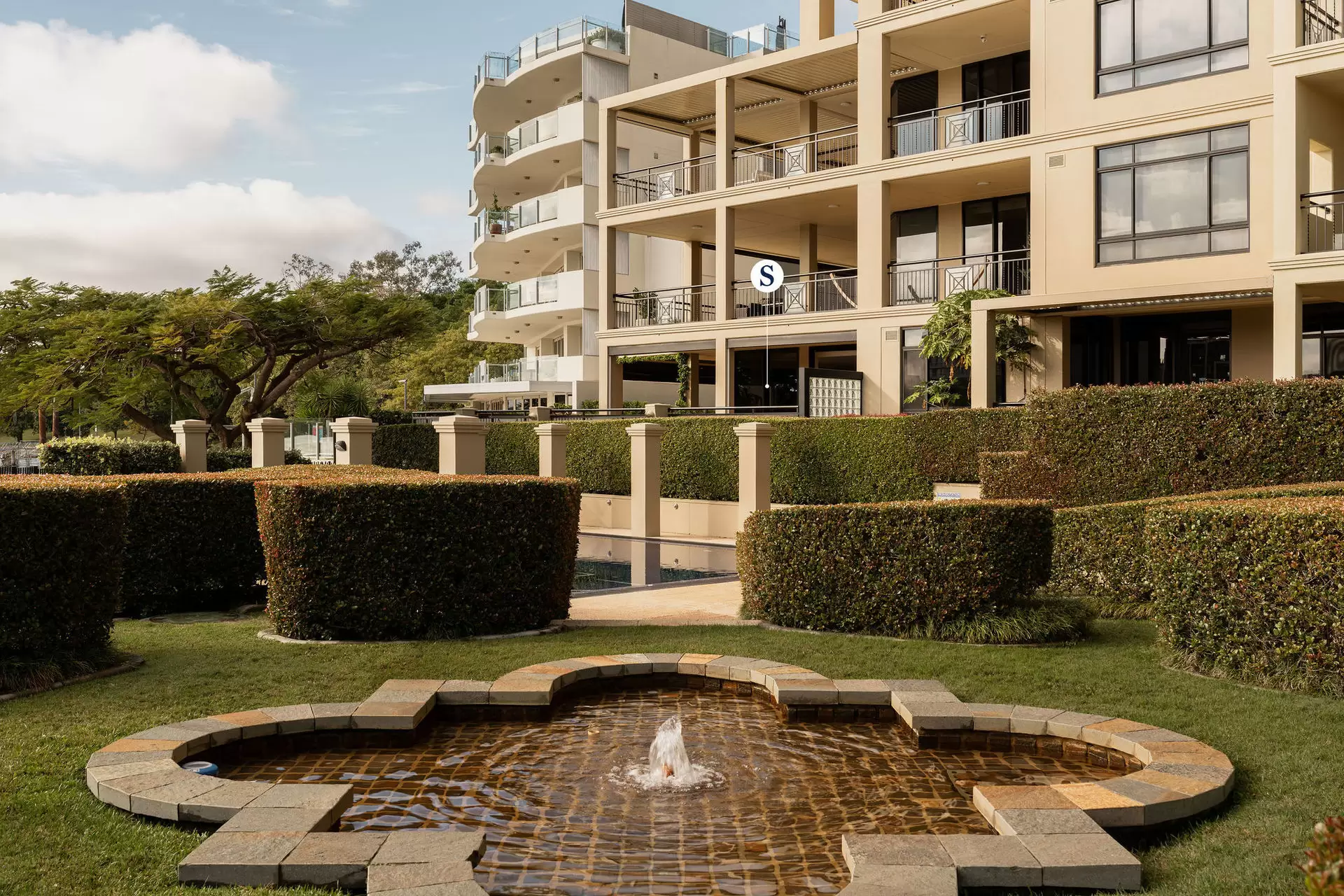 102/241 Wellington Road, East Brisbane Sold by Queensland Sotheby's International Realty - image 1