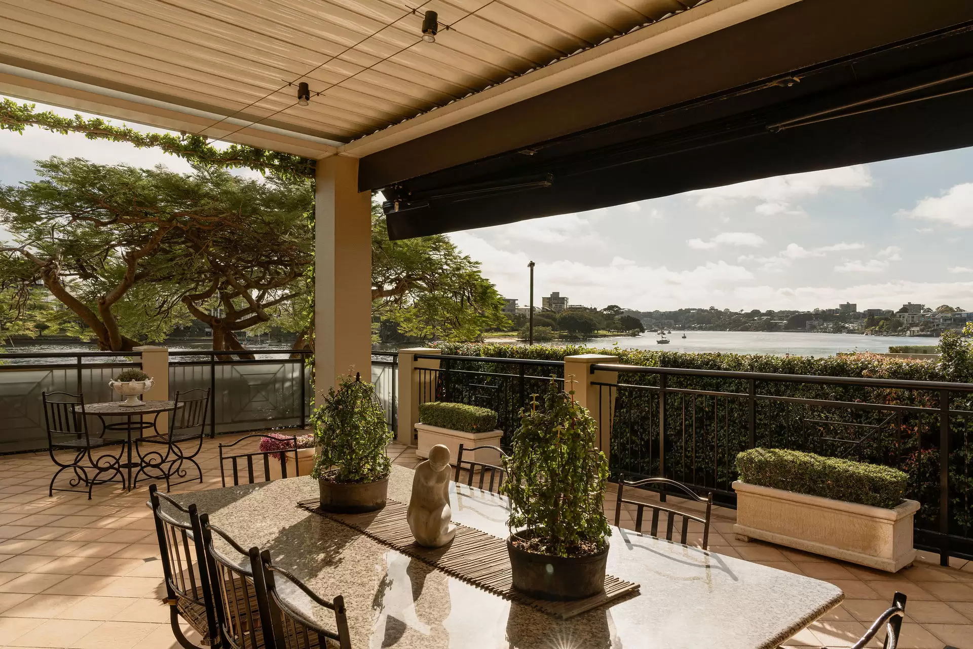 102/241 Wellington Road, East Brisbane Sold by Queensland Sotheby's International Realty - image 1