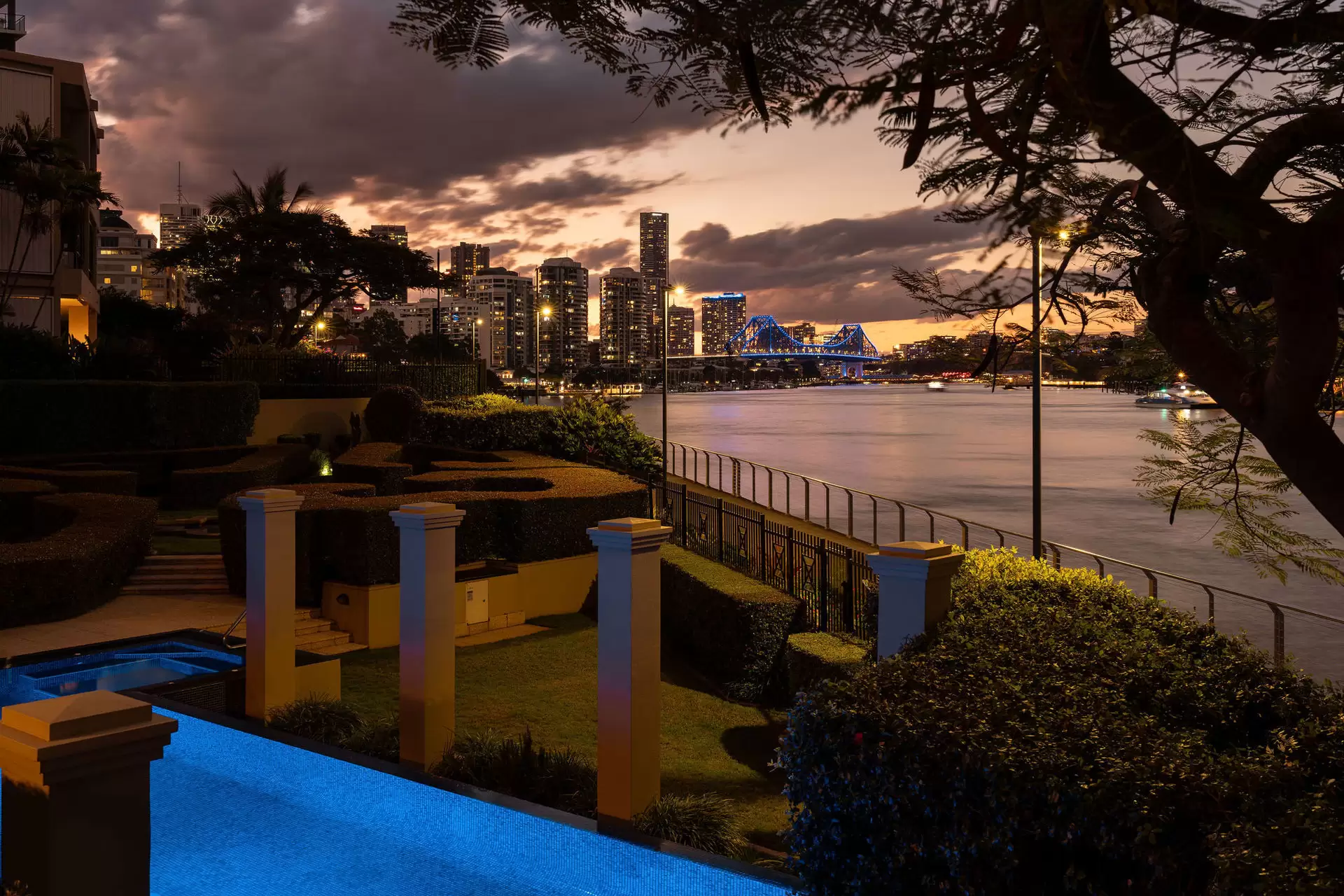 102/241 Wellington Road, East Brisbane Sold by Queensland Sotheby's International Realty - image 1